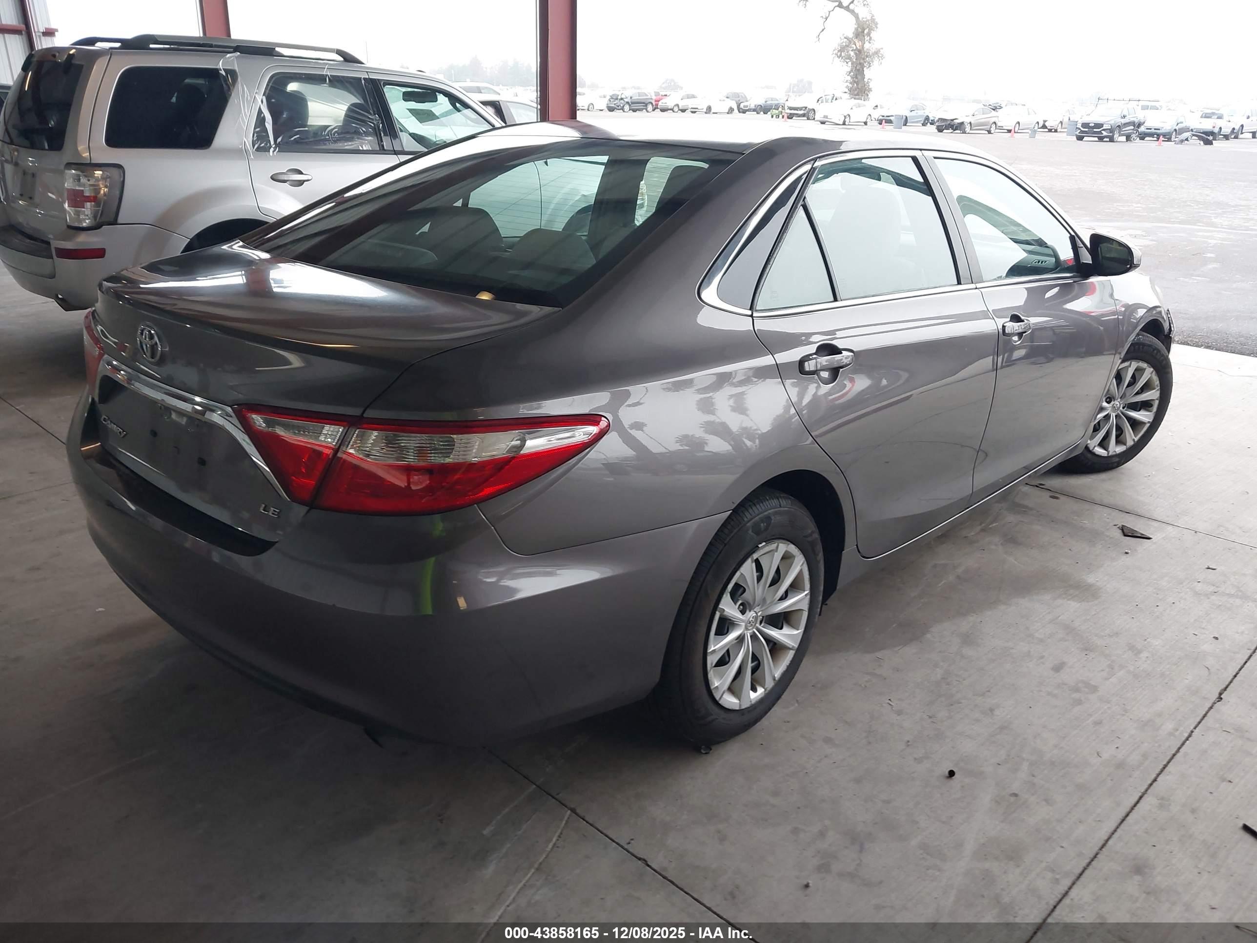 TOYOTA CAMRY image 4