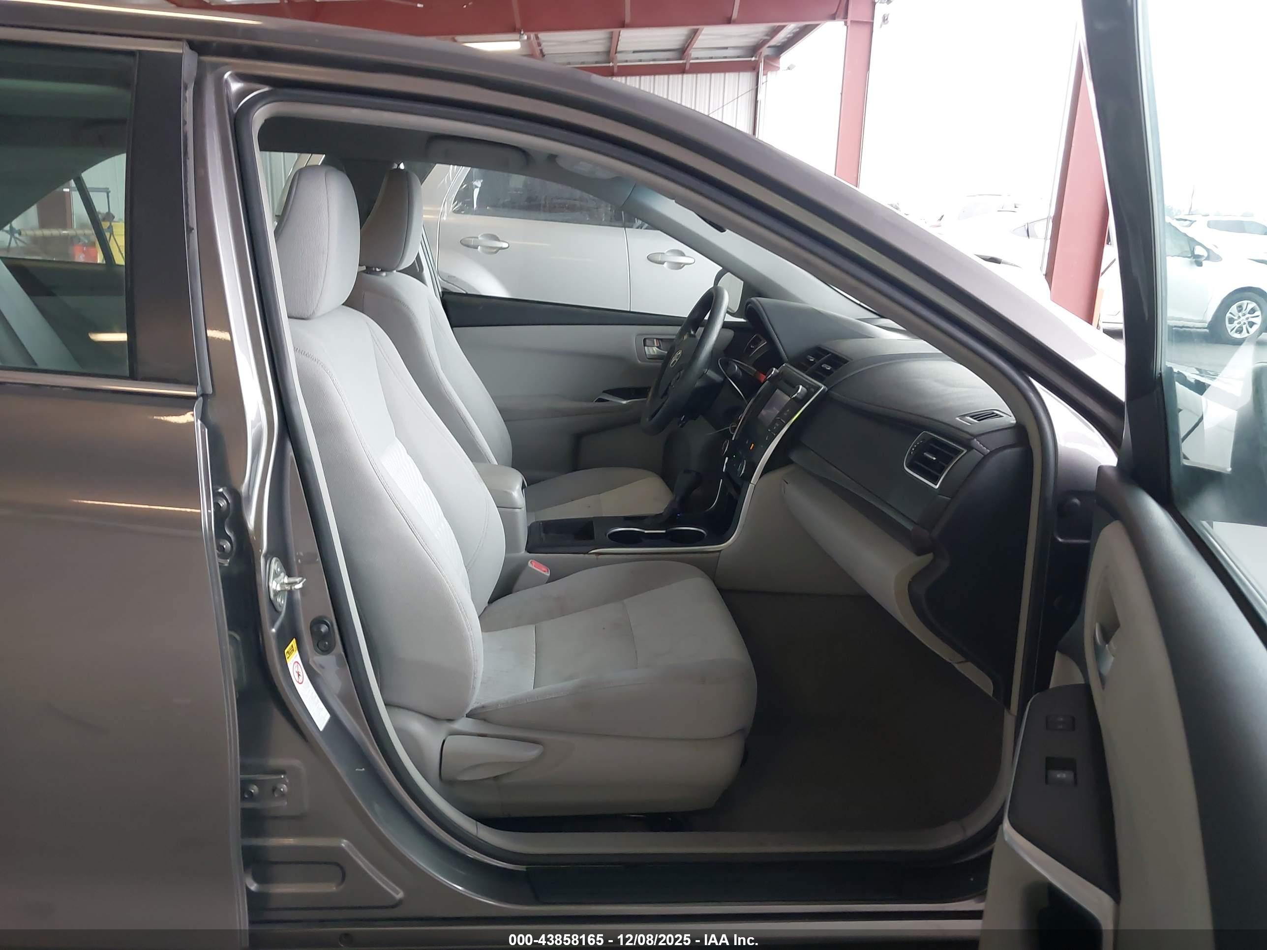 TOYOTA CAMRY image 5
