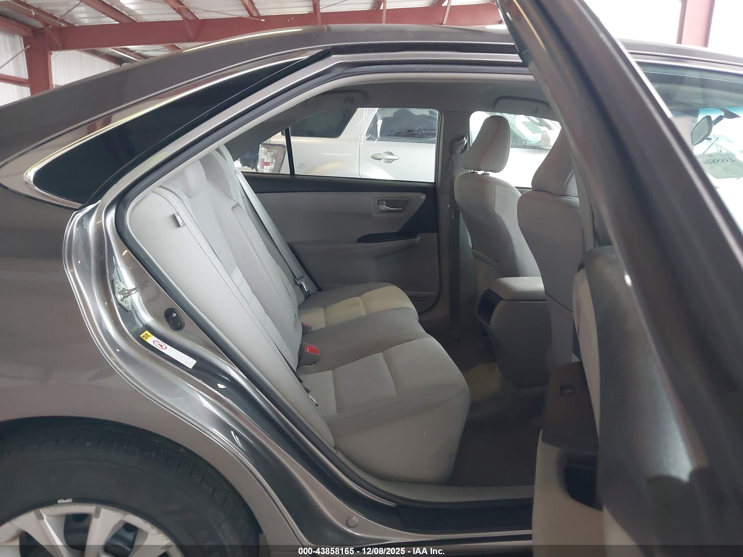 TOYOTA CAMRY image 8