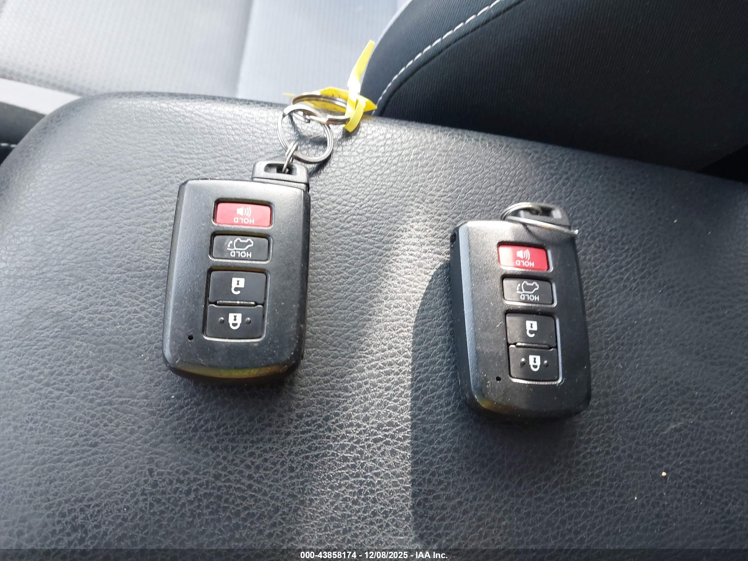 TOYOTA RAV4 image 11