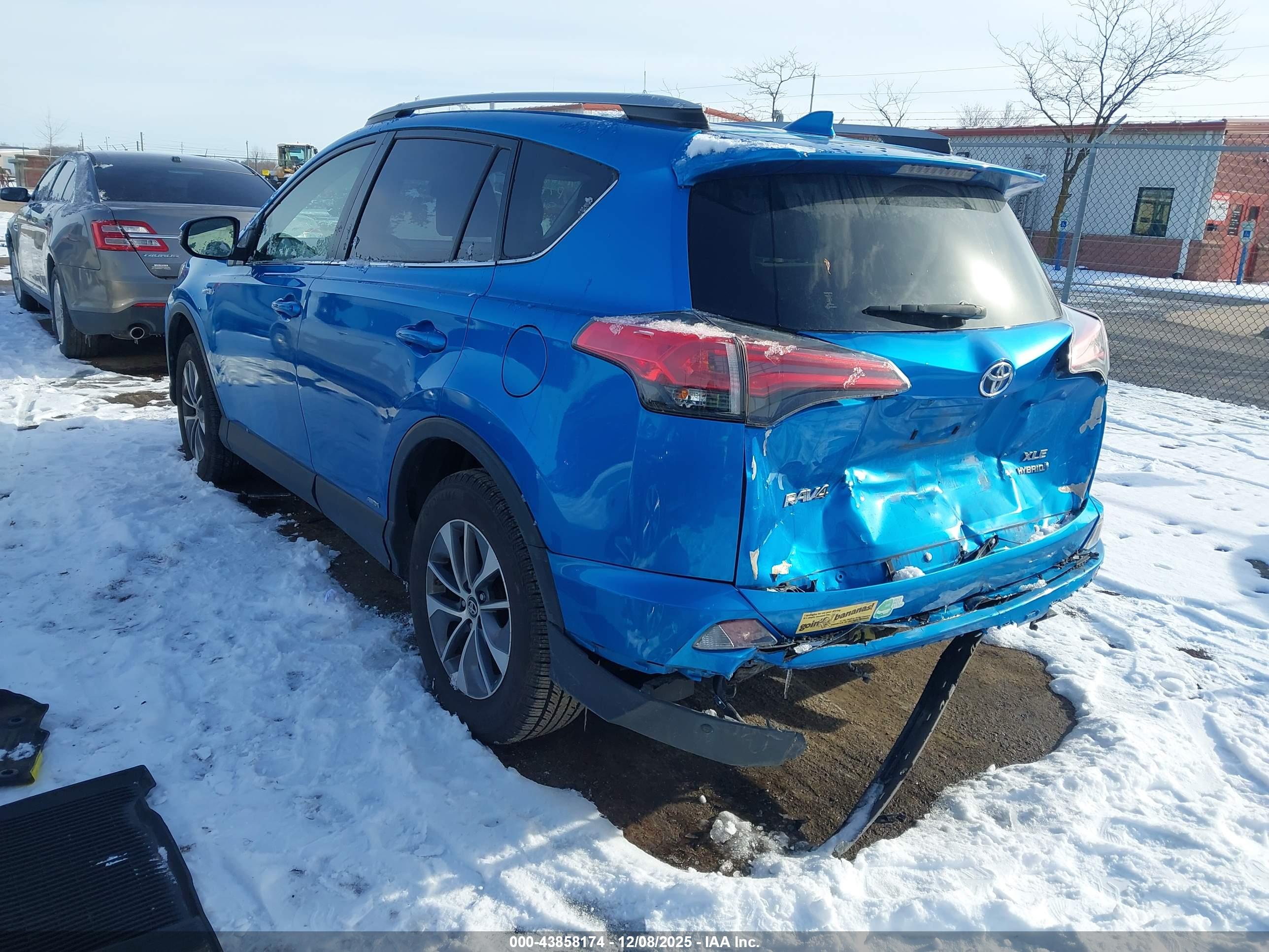 TOYOTA RAV4 image 3