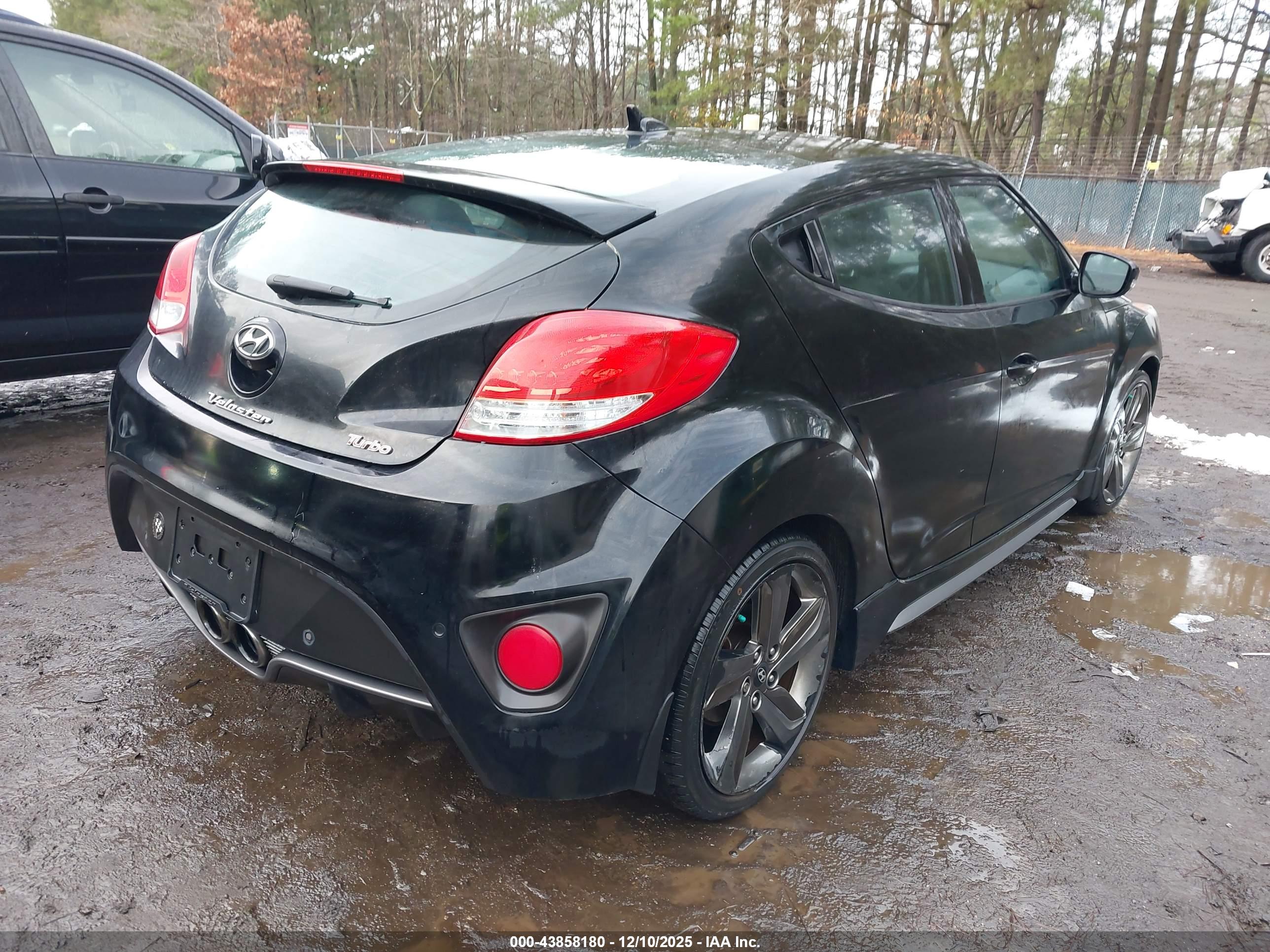 HYUNDAI VELOSTER image 4