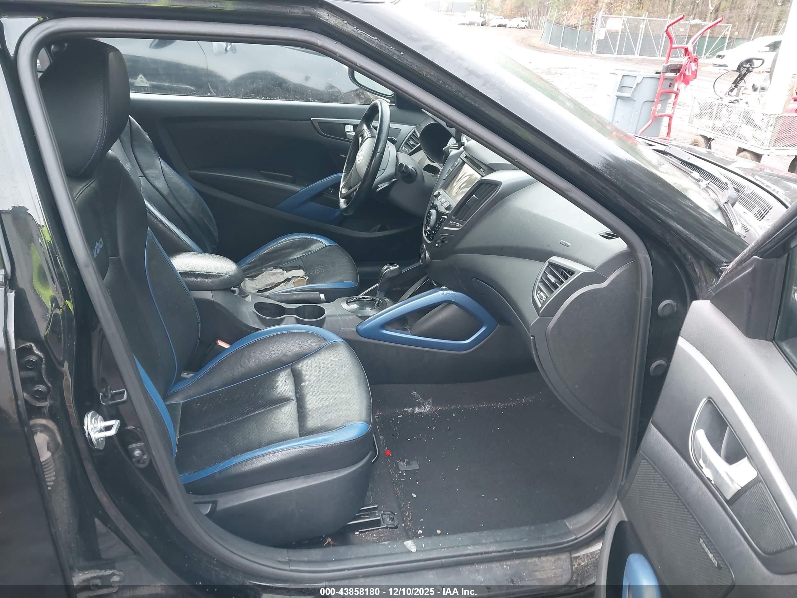 HYUNDAI VELOSTER image 5
