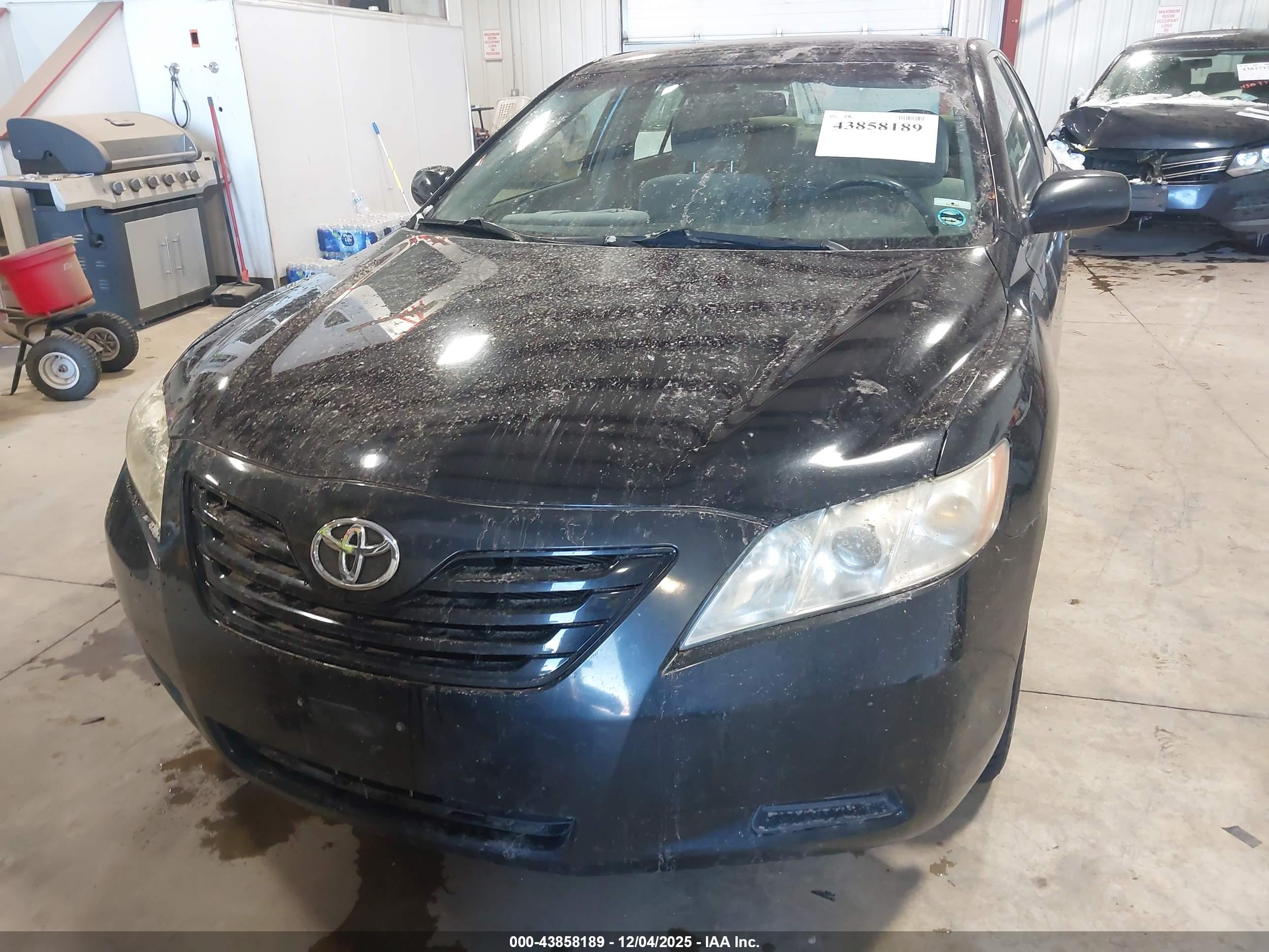 TOYOTA CAMRY image 6