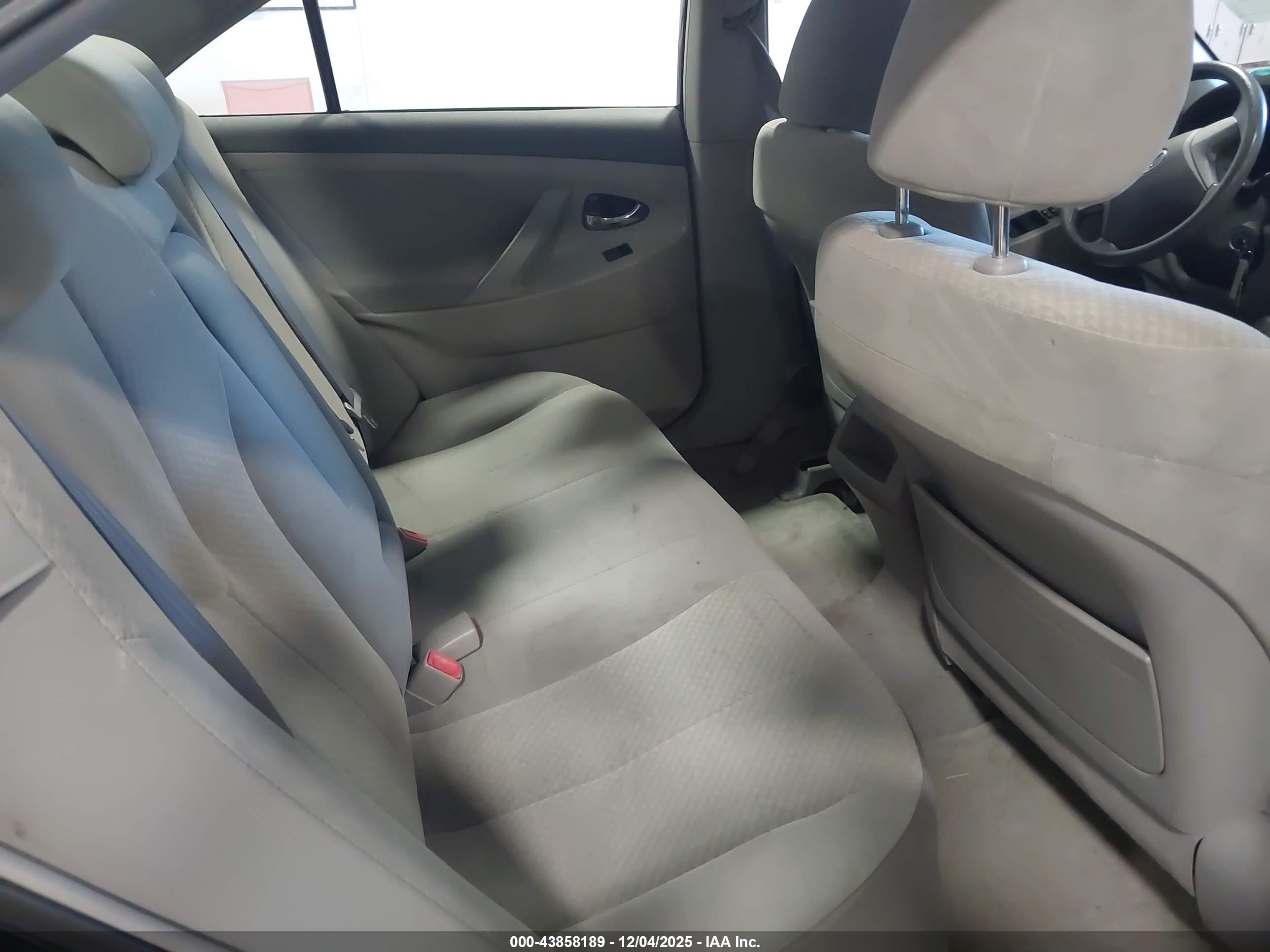 TOYOTA CAMRY image 8