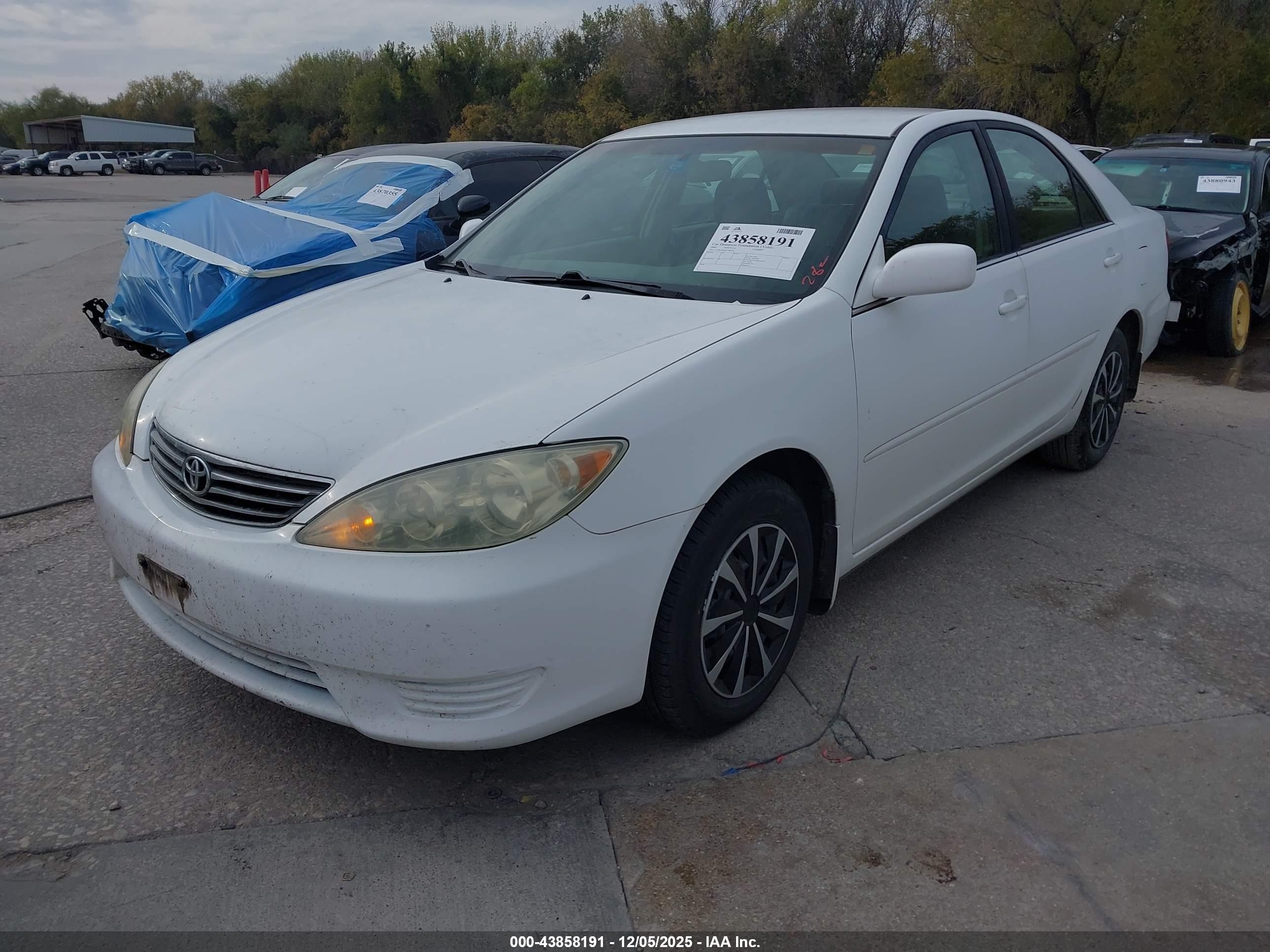 TOYOTA CAMRY image 2