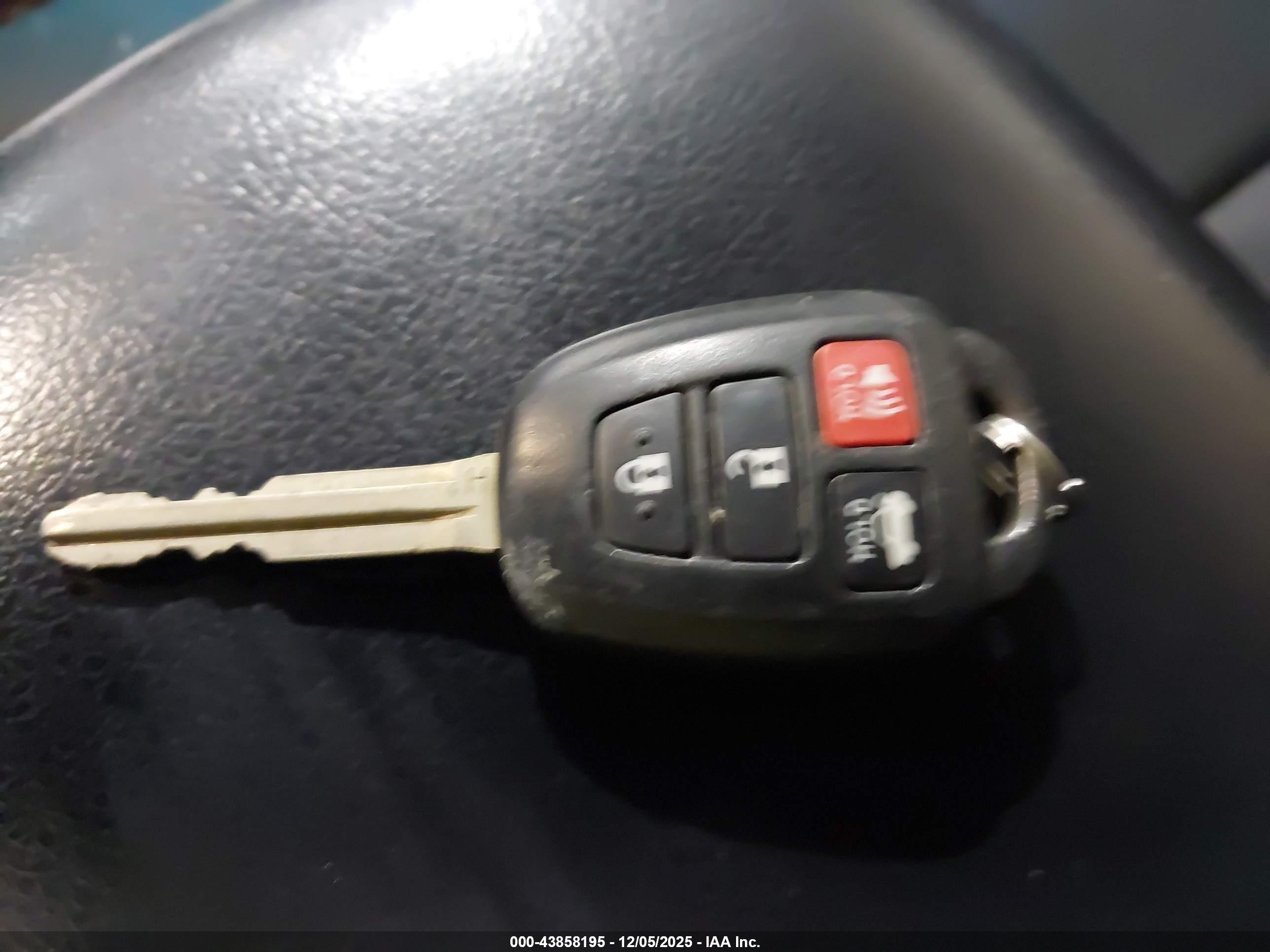 TOYOTA CAMRY image 11
