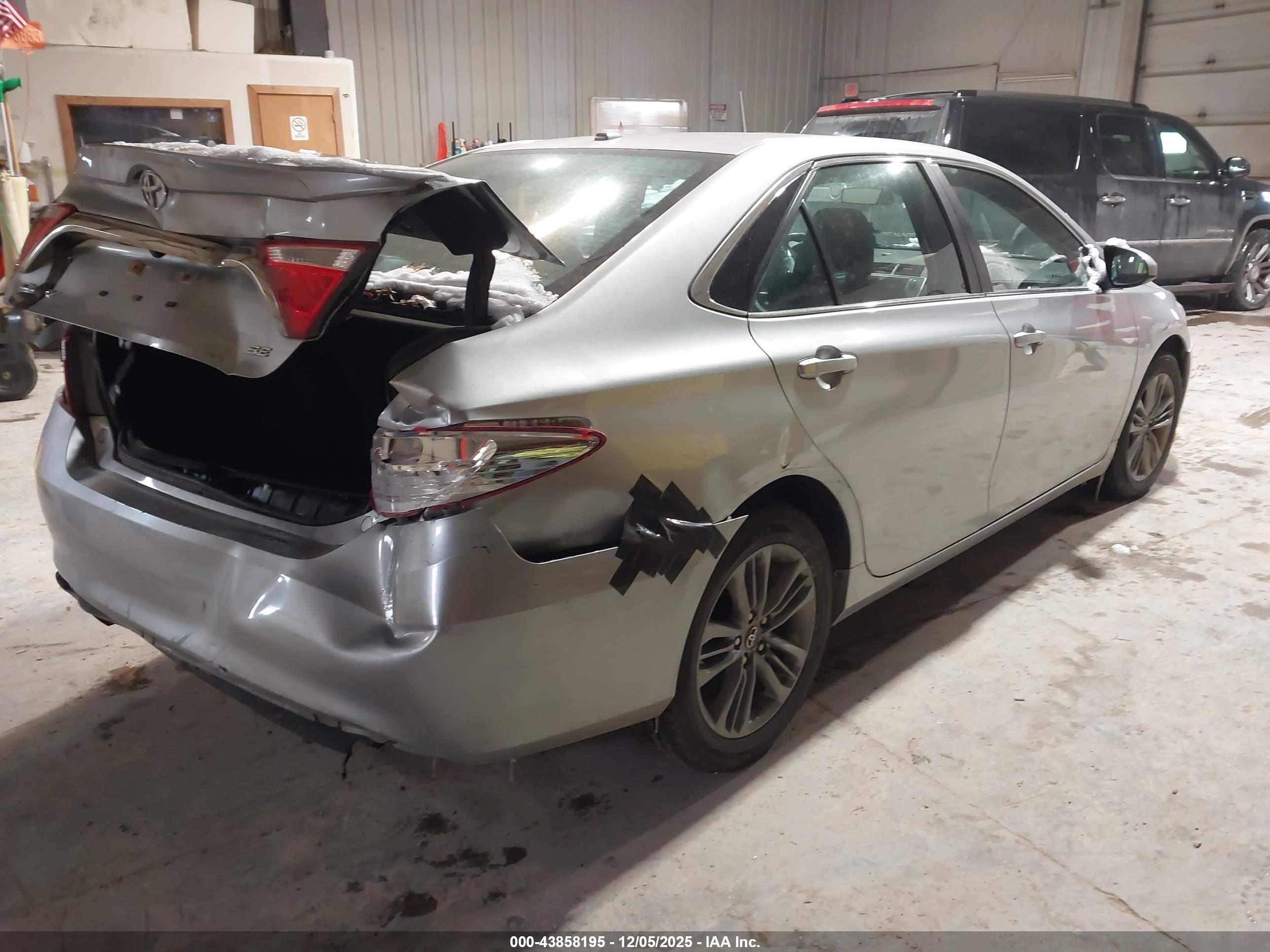 TOYOTA CAMRY image 4