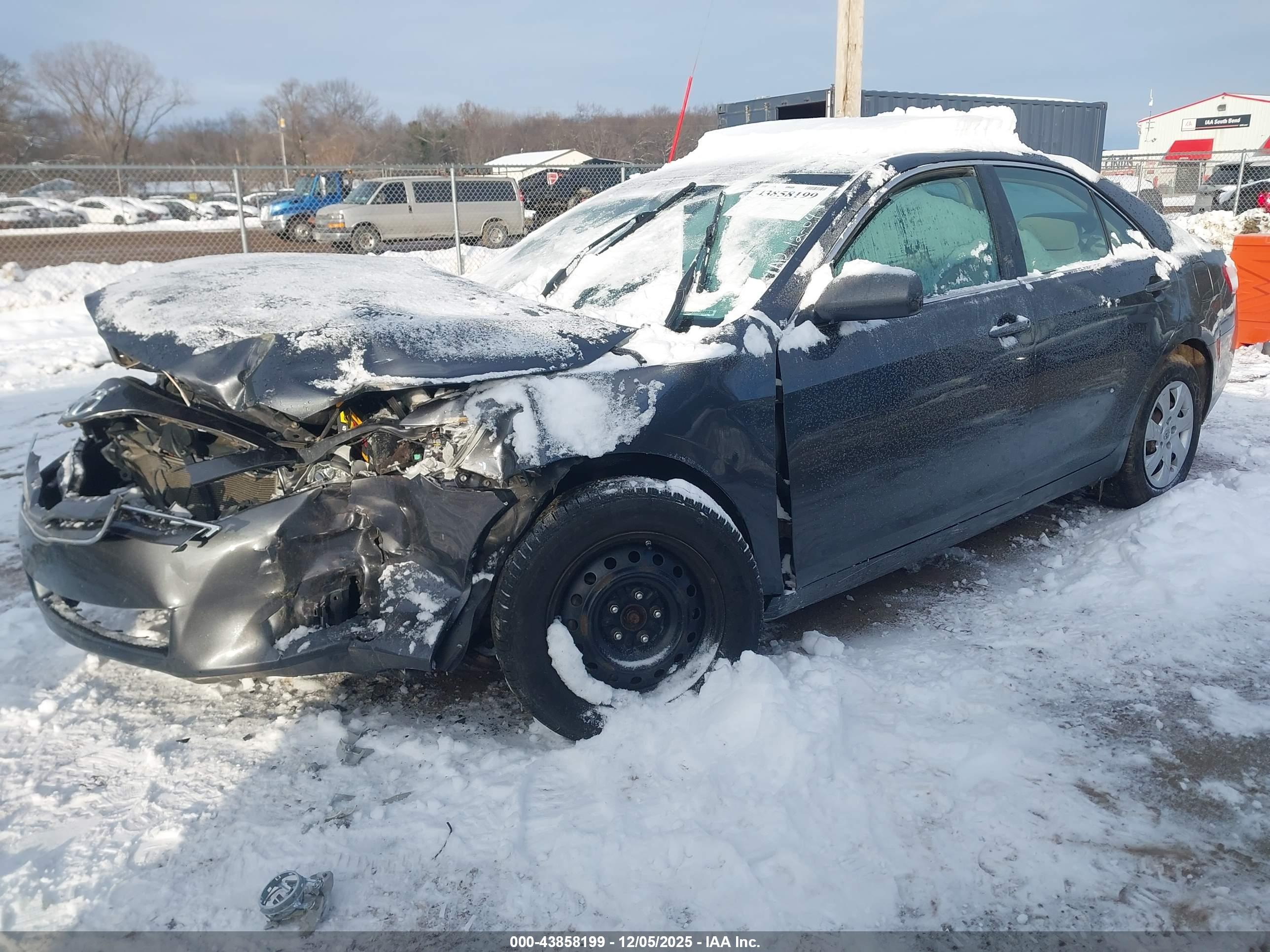 TOYOTA CAMRY image 2