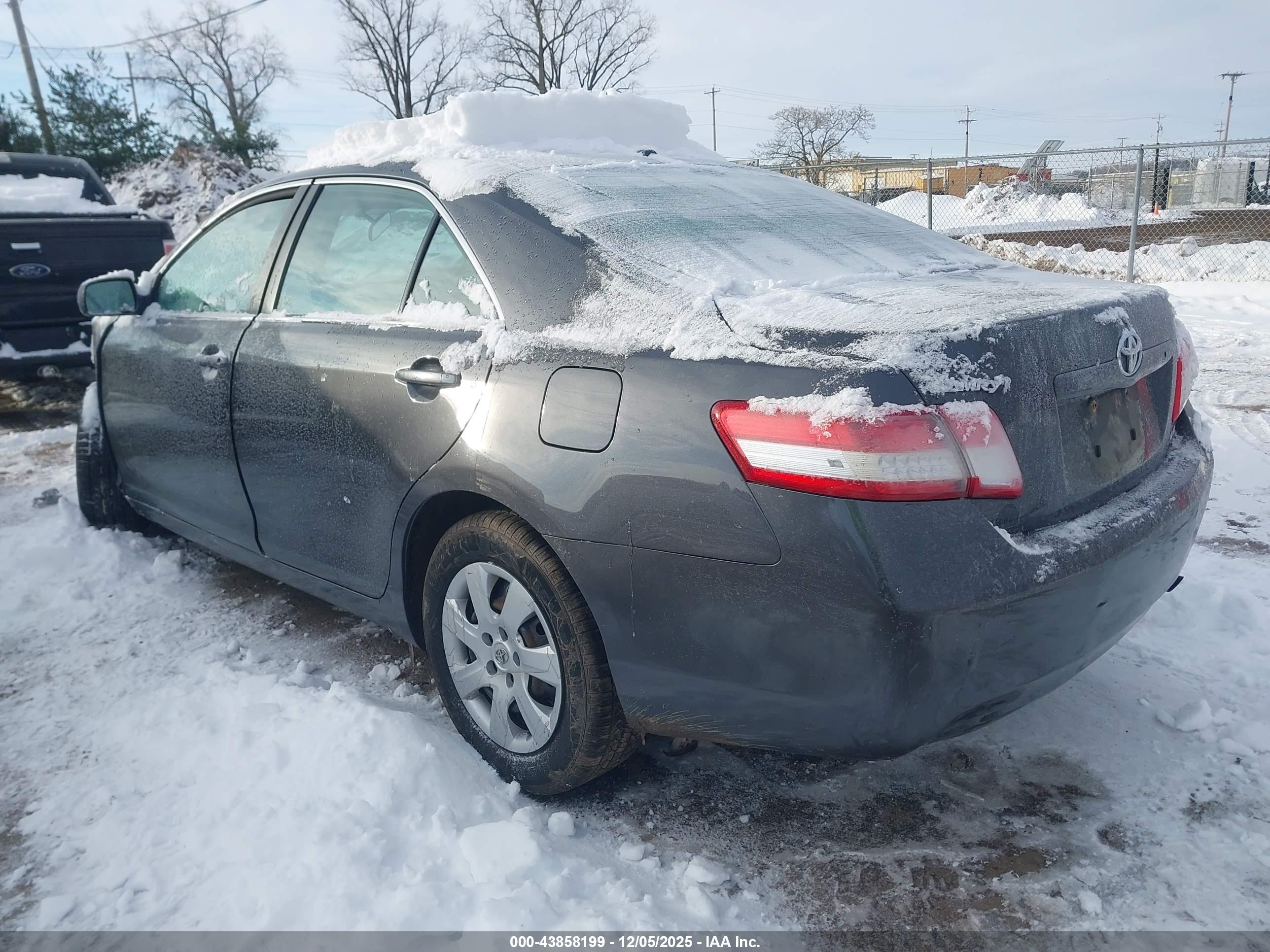 TOYOTA CAMRY image 3