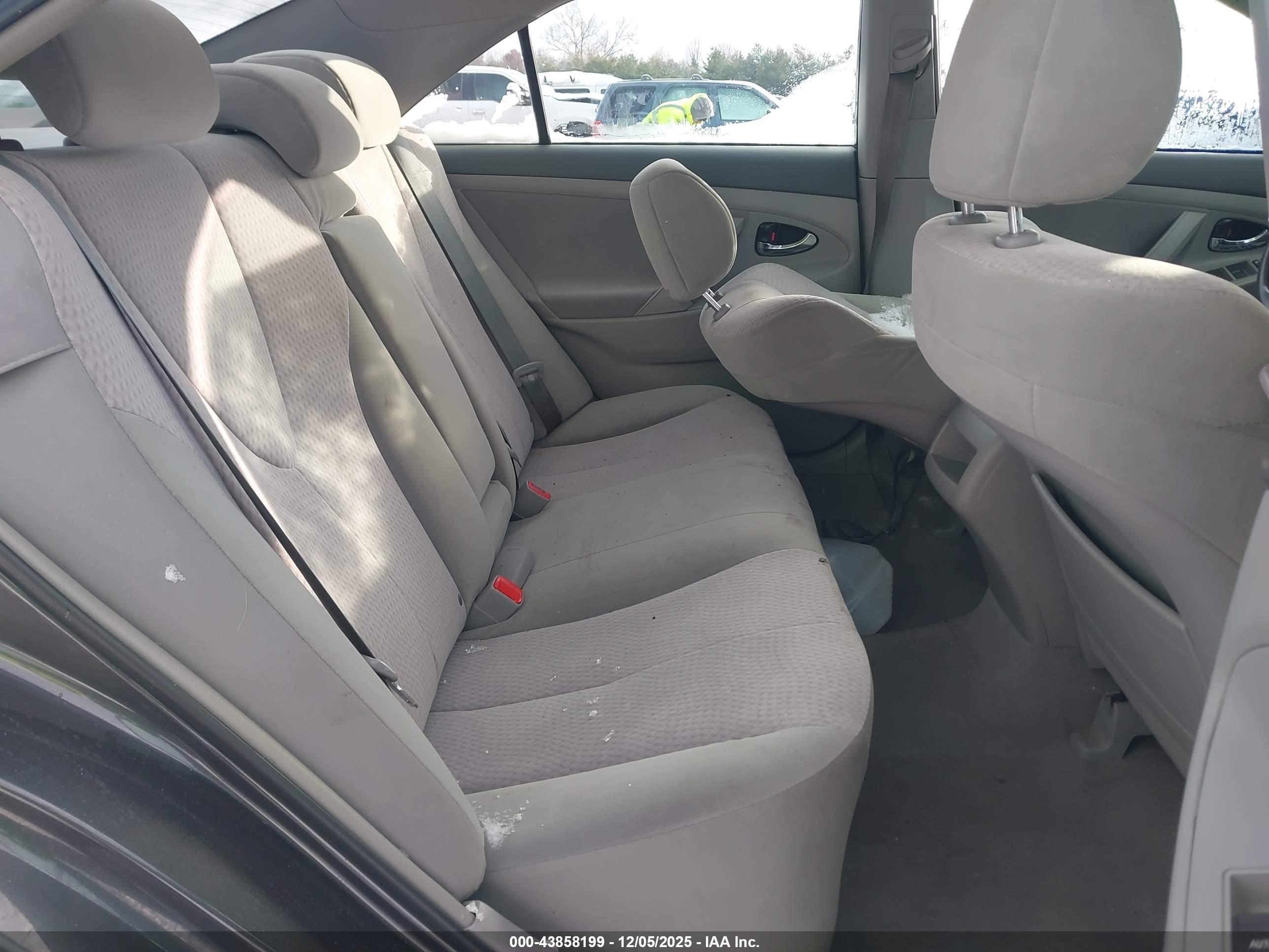 TOYOTA CAMRY image 8