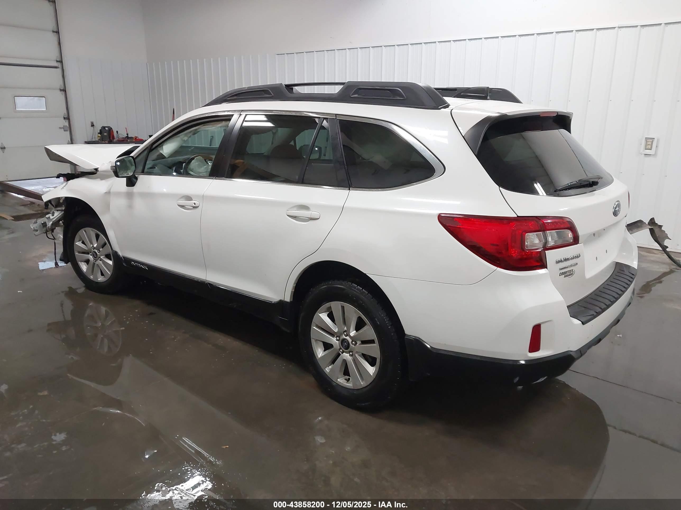 SUBARU OUTBACK image 3