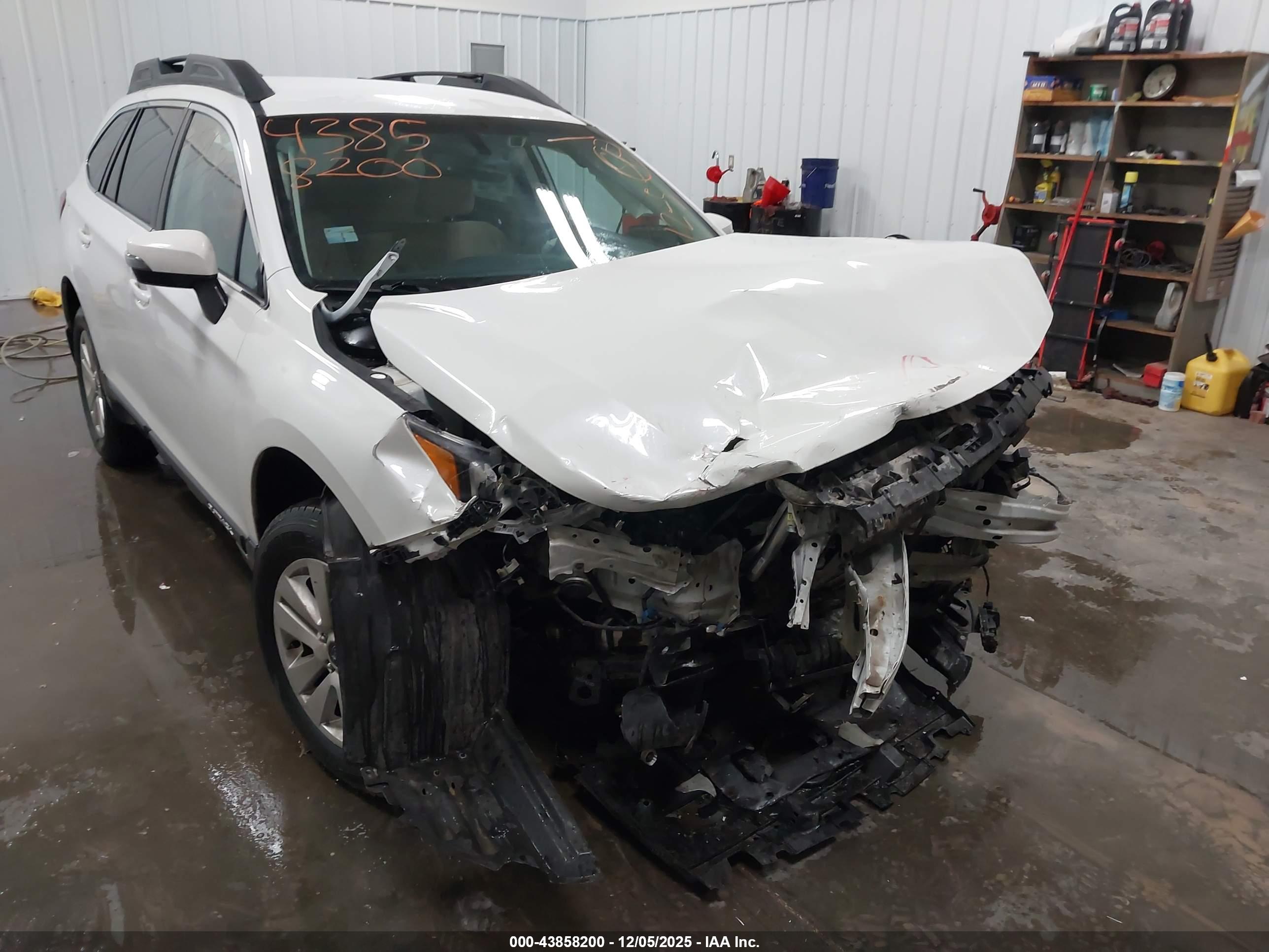 SUBARU OUTBACK image 6