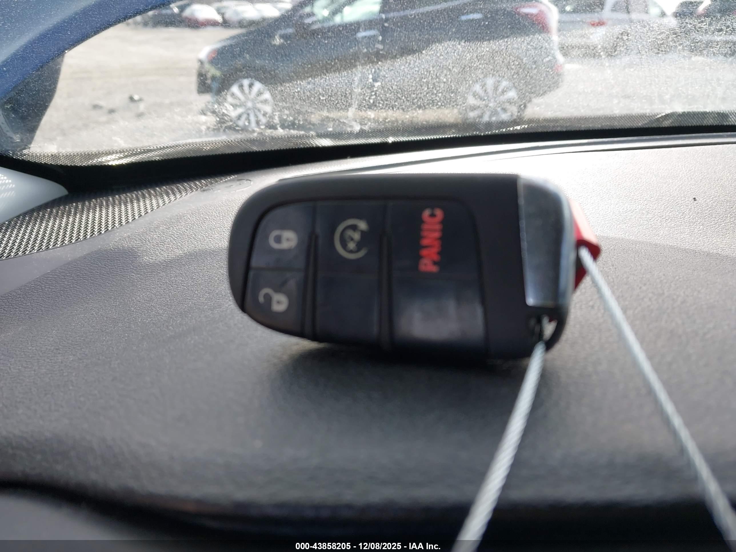 JEEP RENEGADE image 11