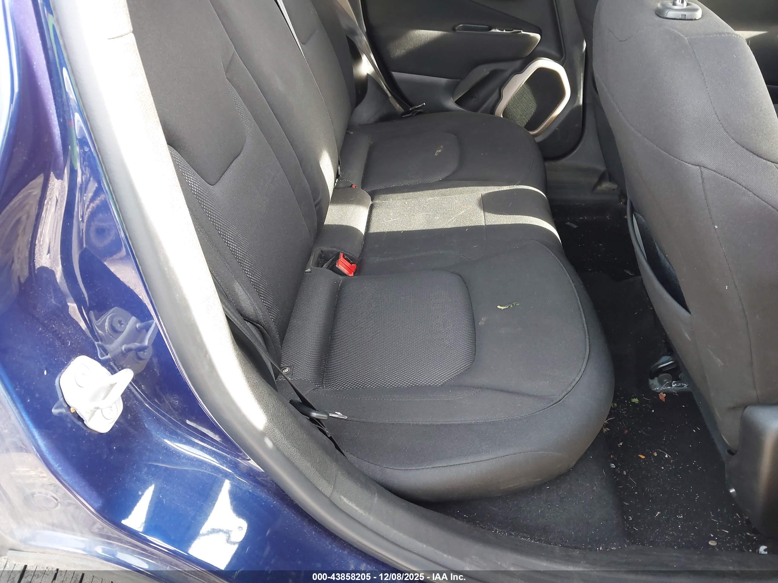 JEEP RENEGADE image 8