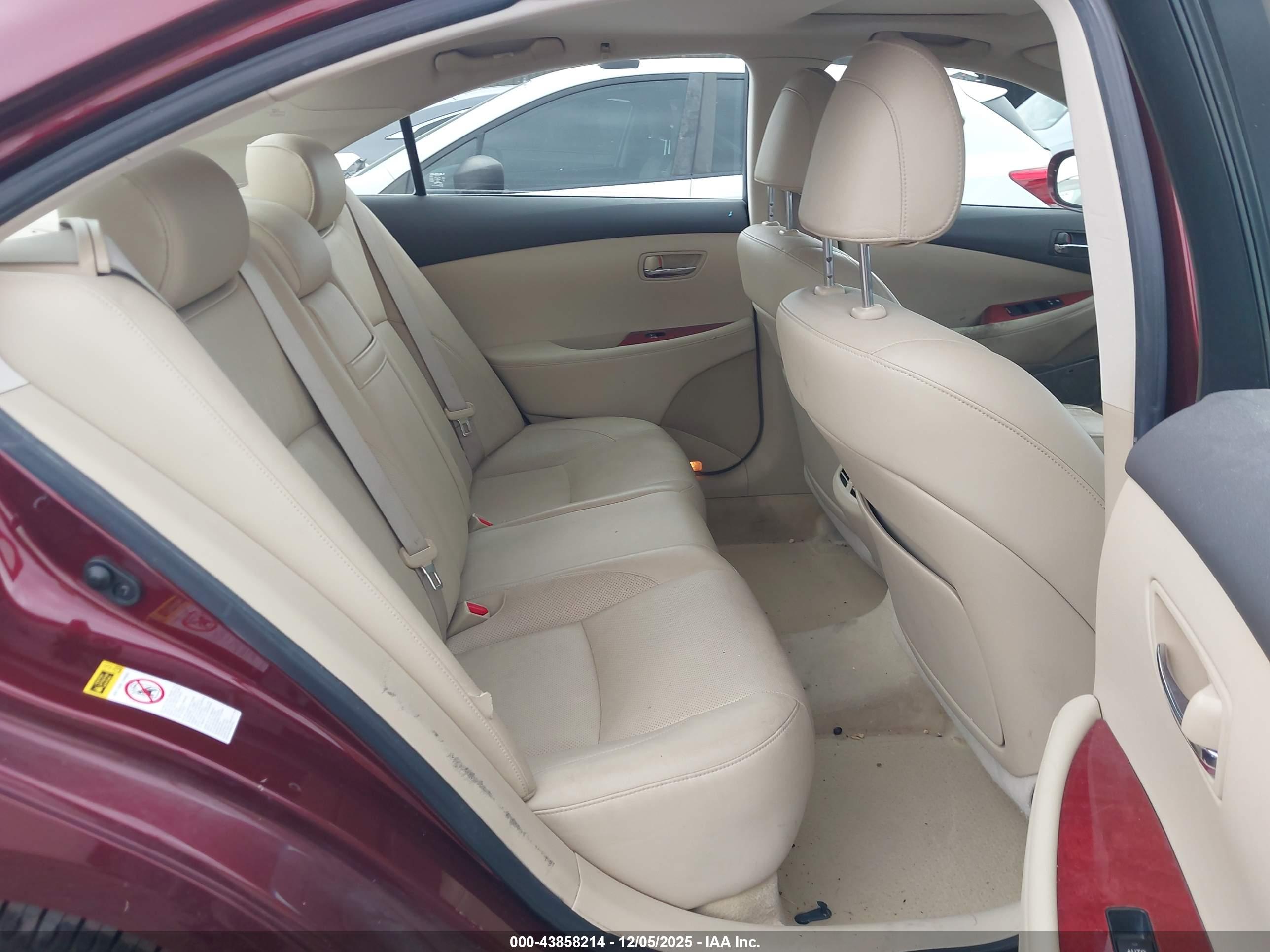 LEXUS ES image 8