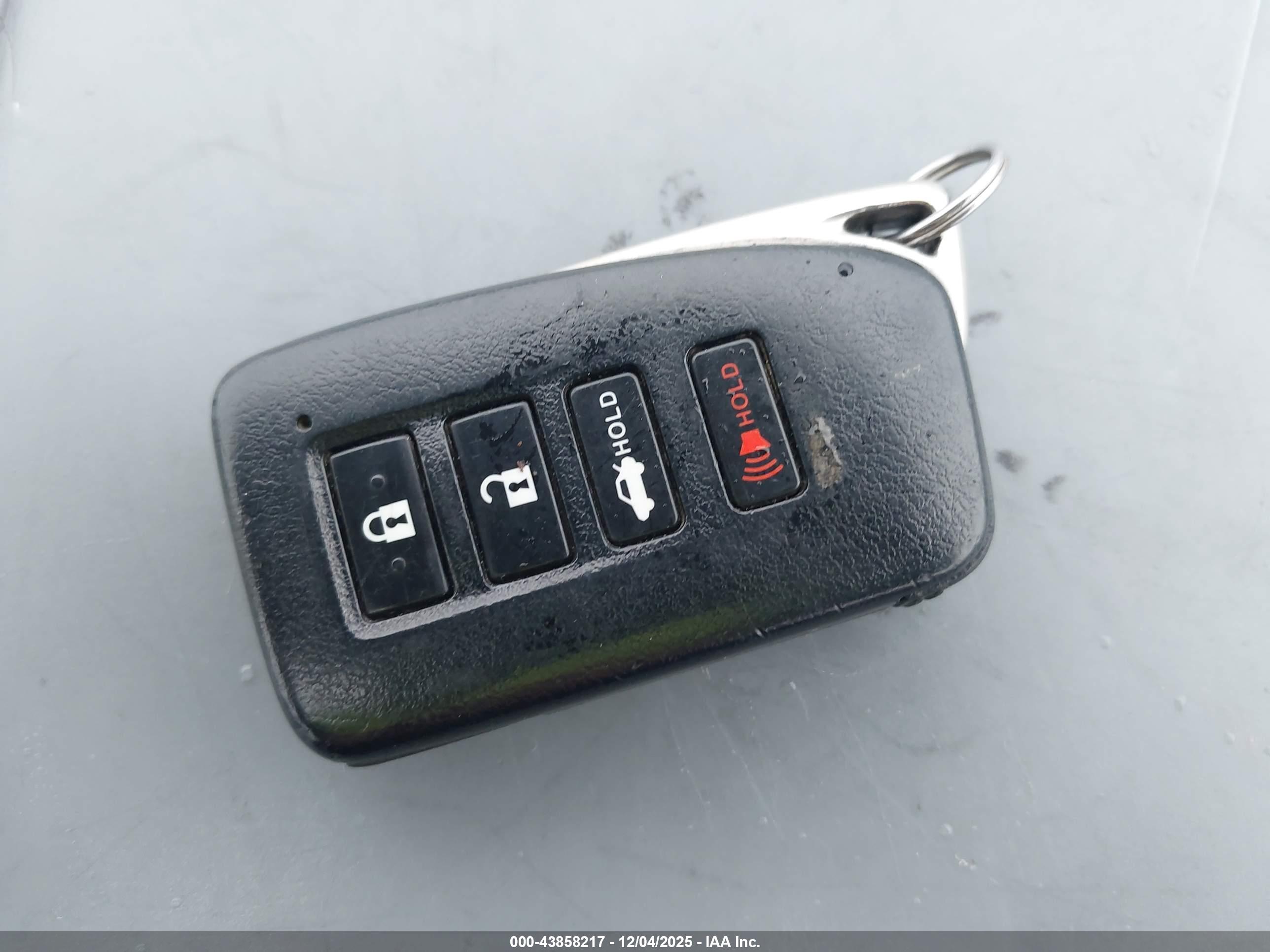 LEXUS IS image 11