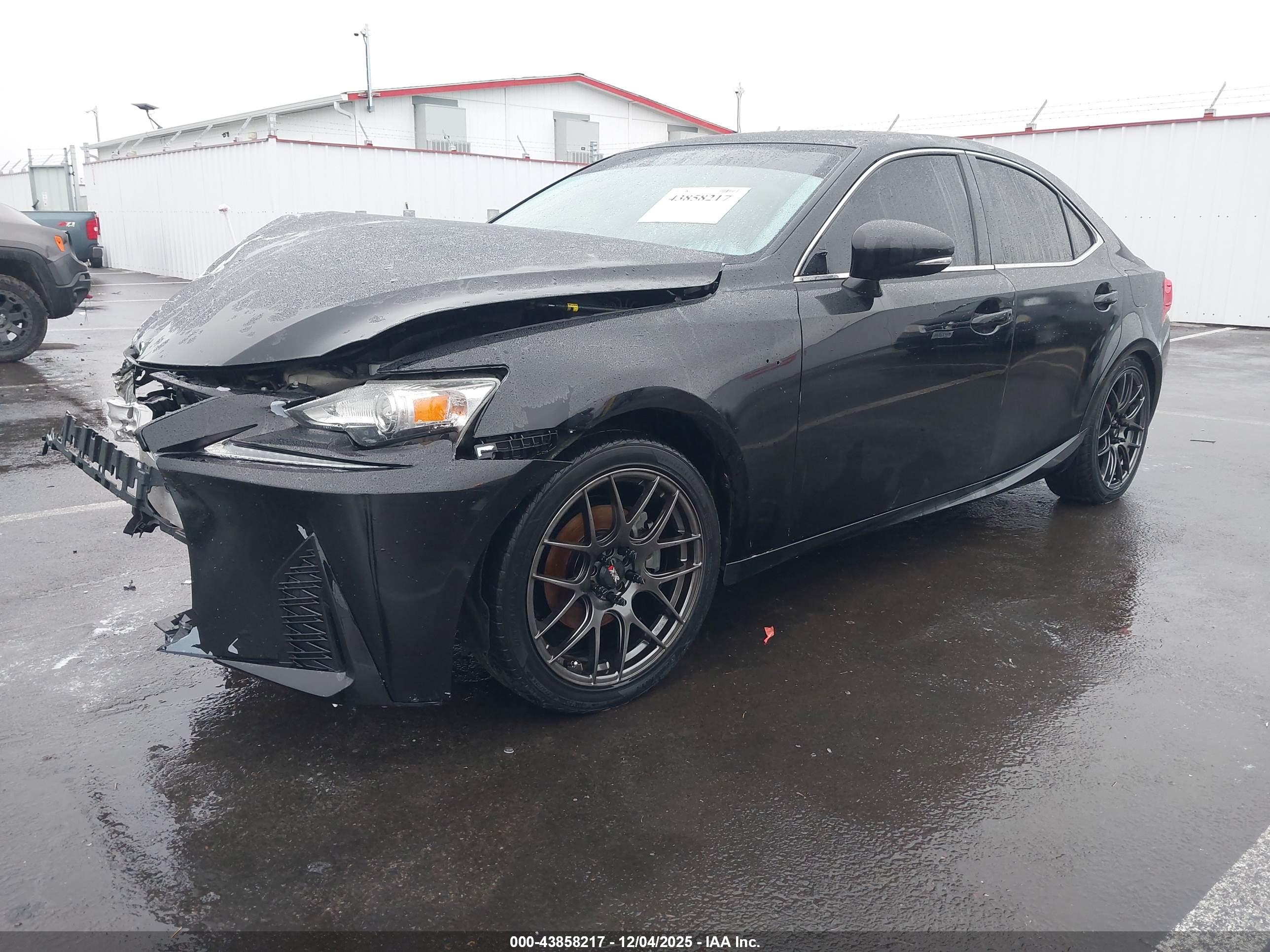 LEXUS IS image 2