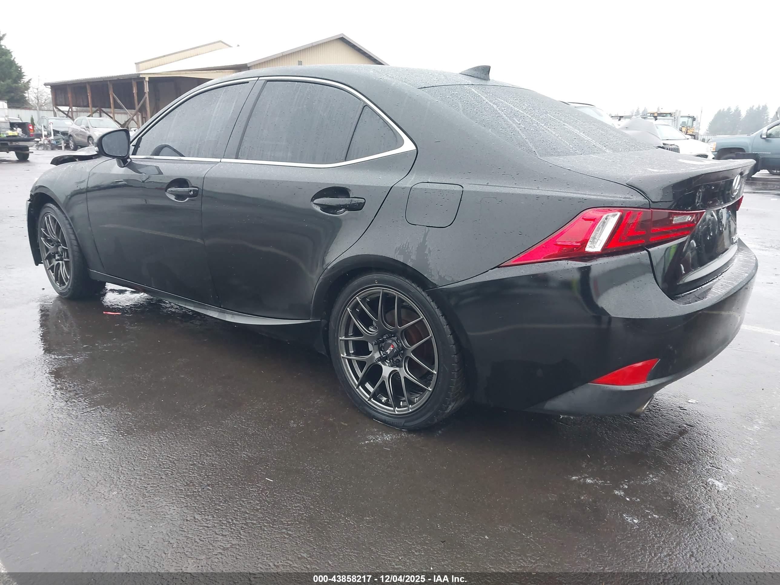 LEXUS IS image 3