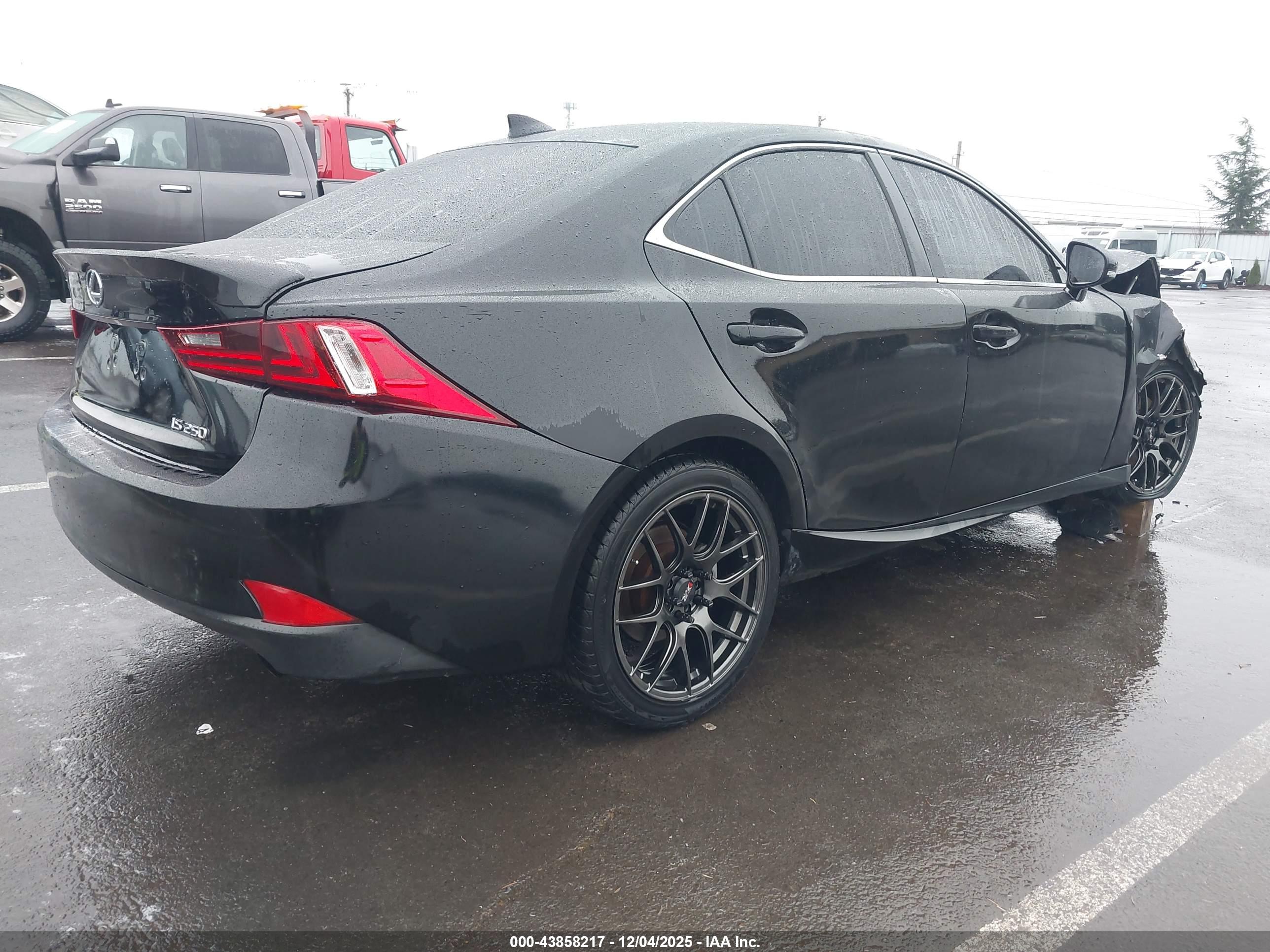 LEXUS IS image 4