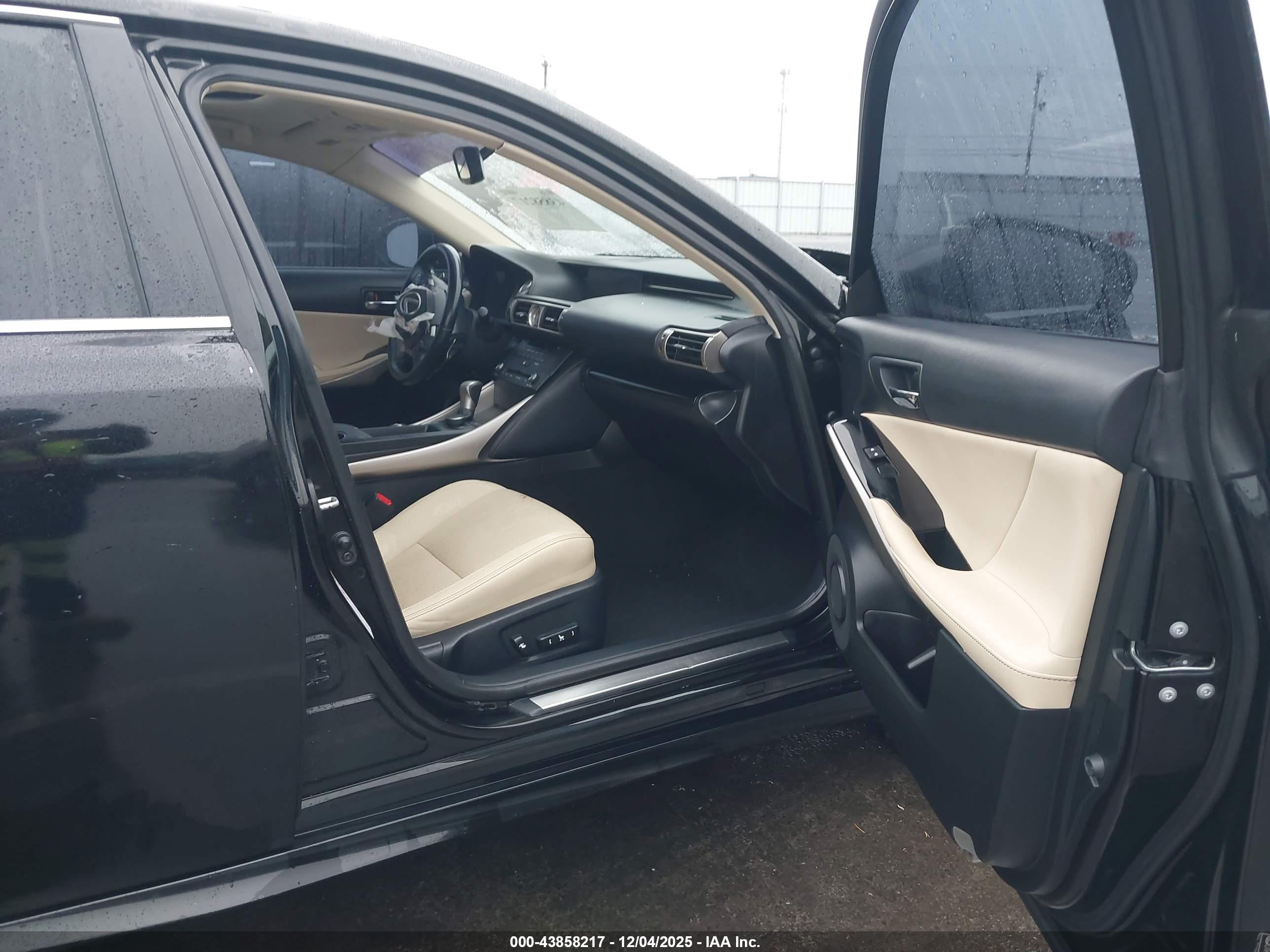 LEXUS IS image 5