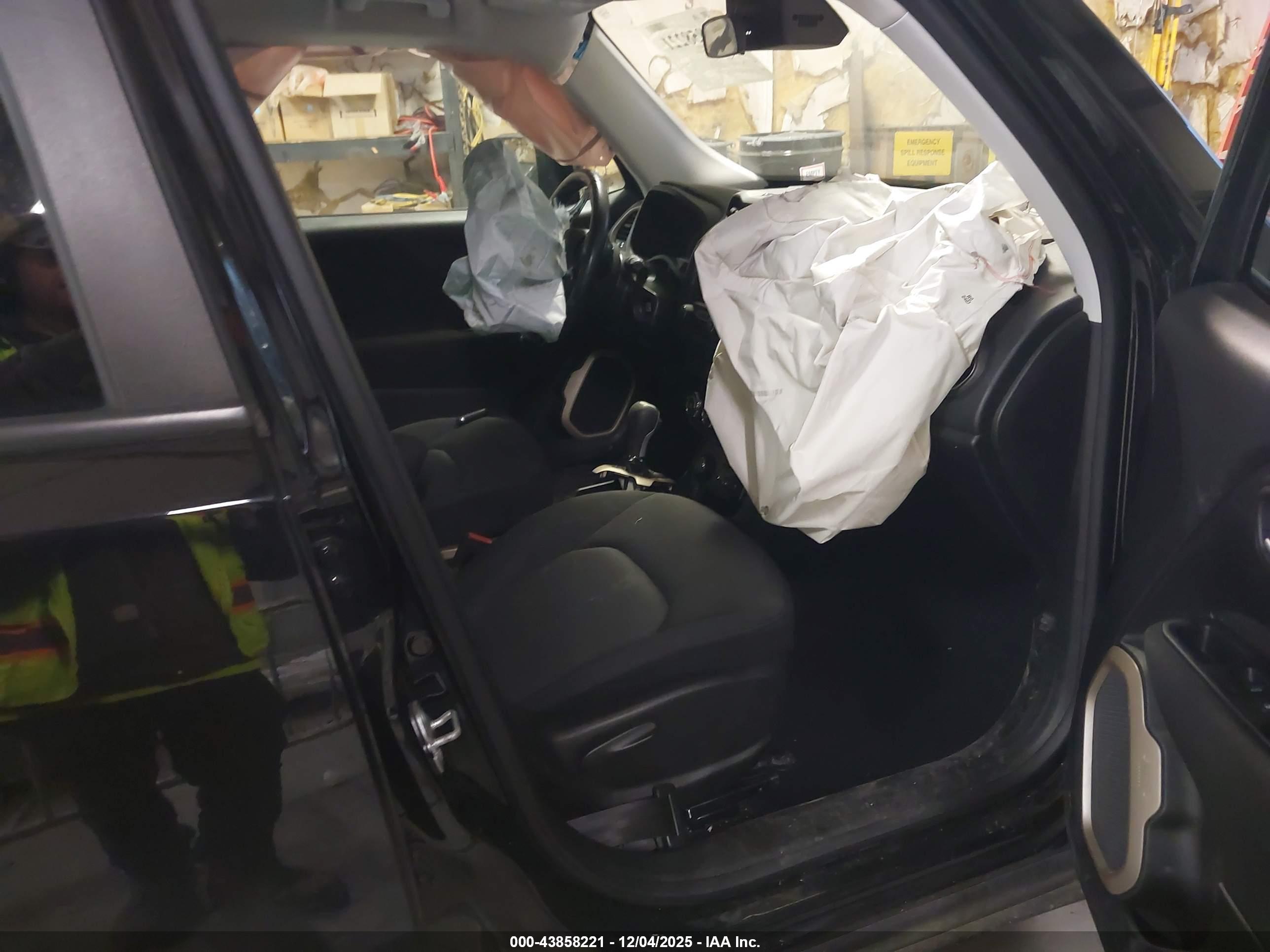 JEEP RENEGADE image 5