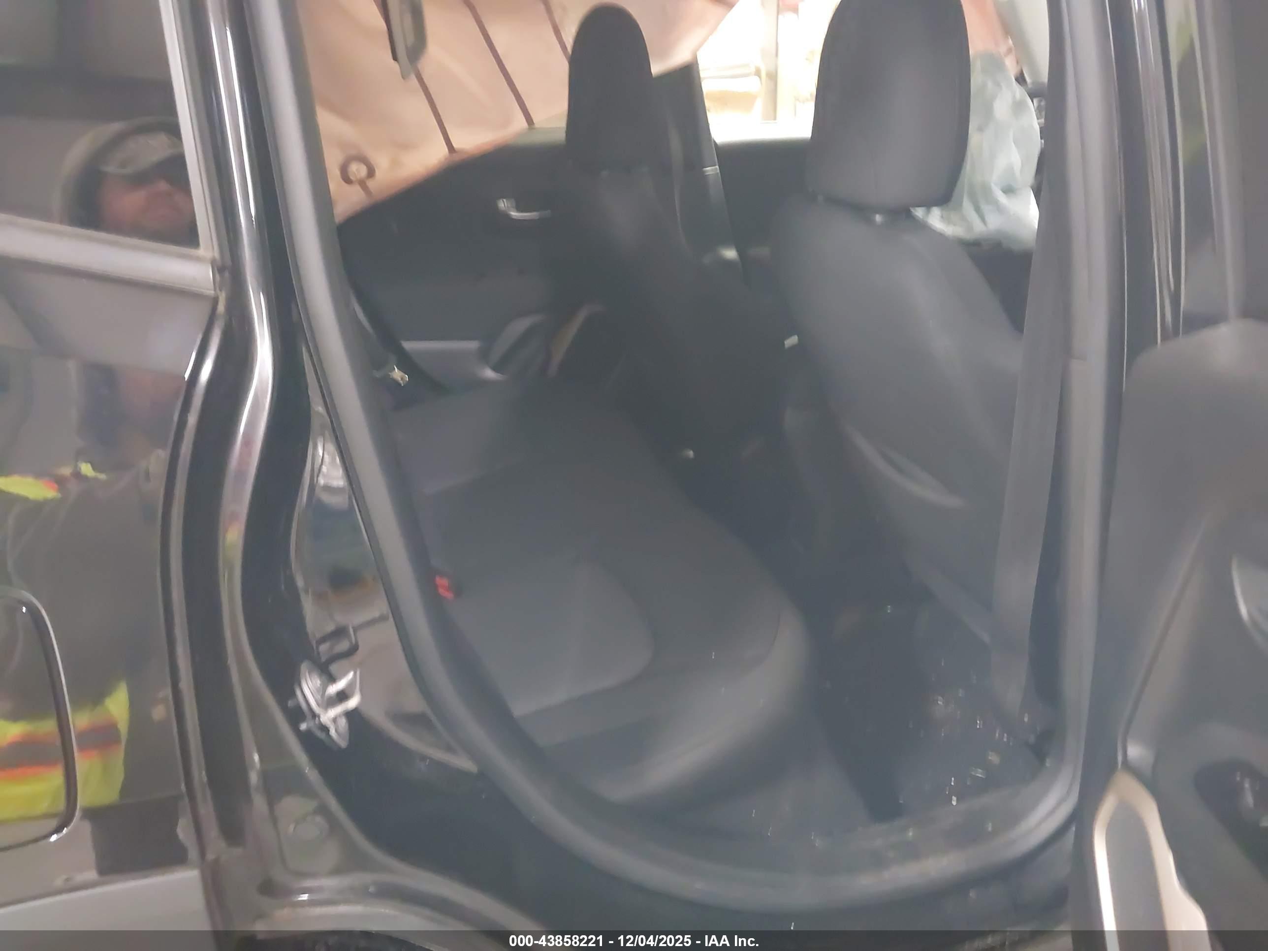 JEEP RENEGADE image 8