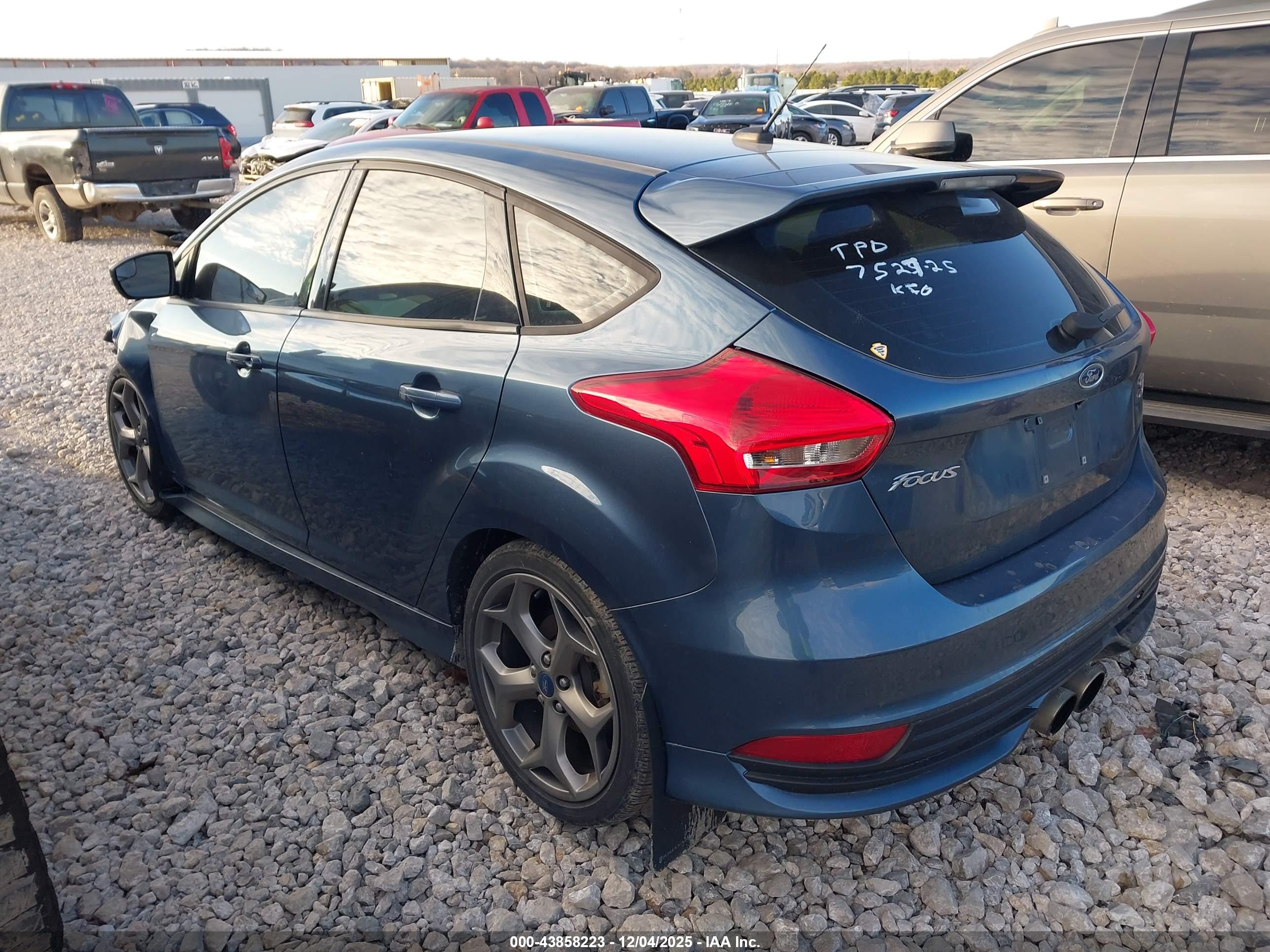 FORD FOCUS image 3