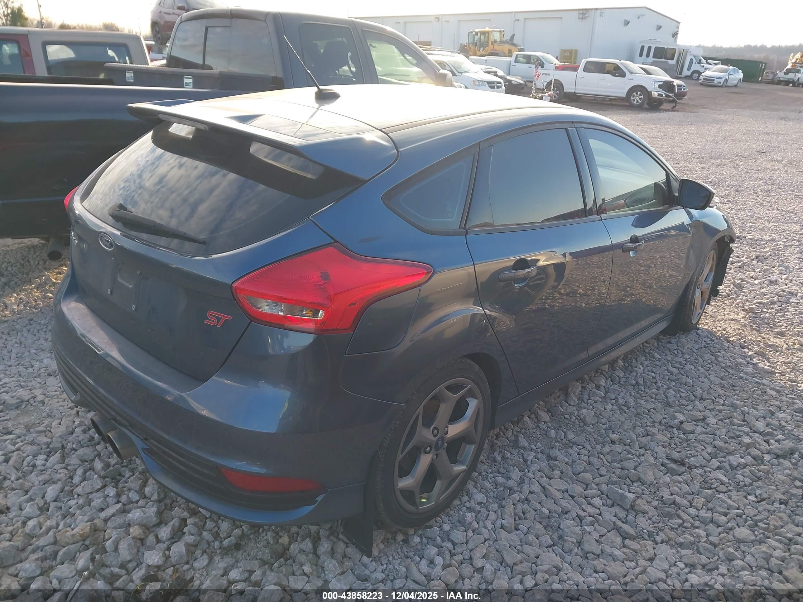 FORD FOCUS image 4