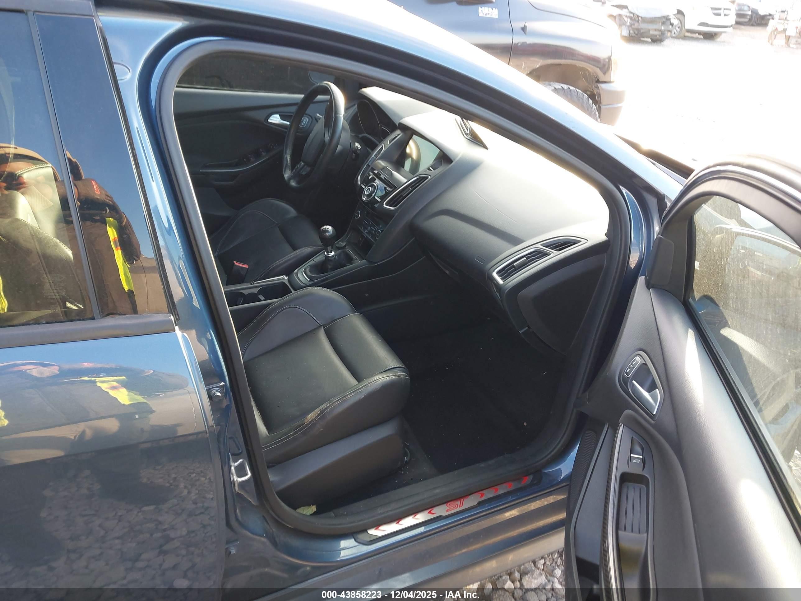 FORD FOCUS image 5