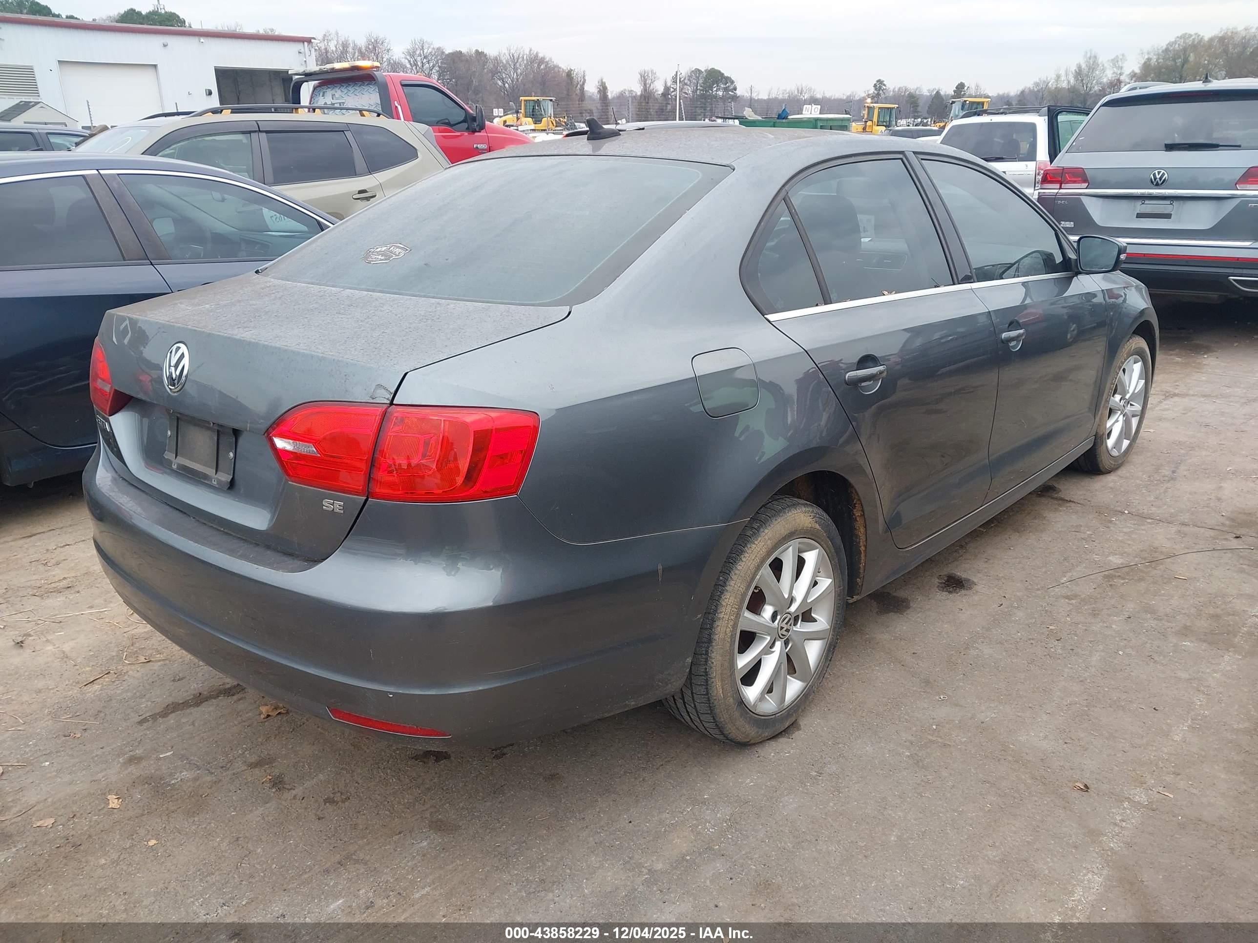 VOLKSWAGEN JETTA image 4