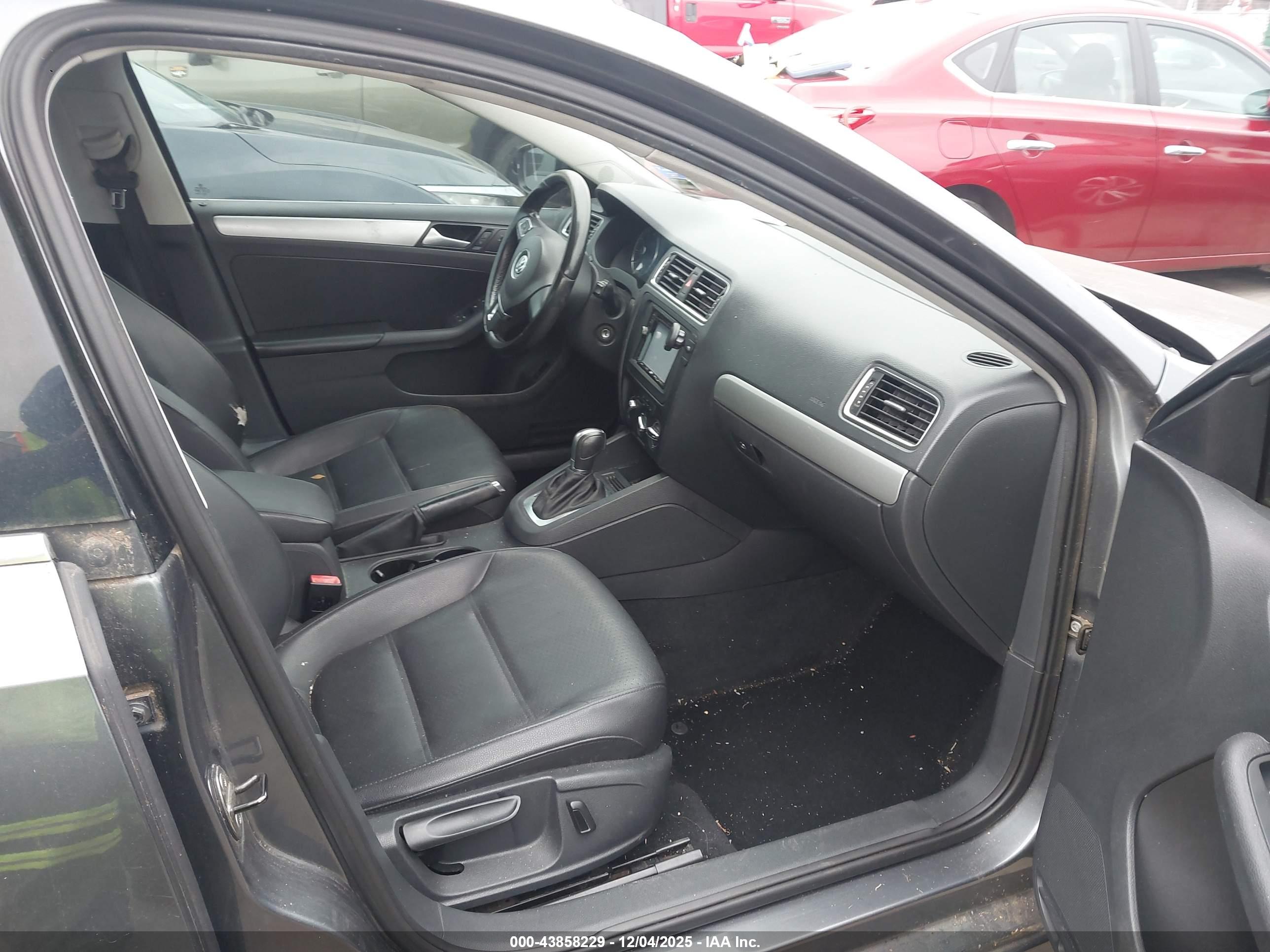 VOLKSWAGEN JETTA image 5
