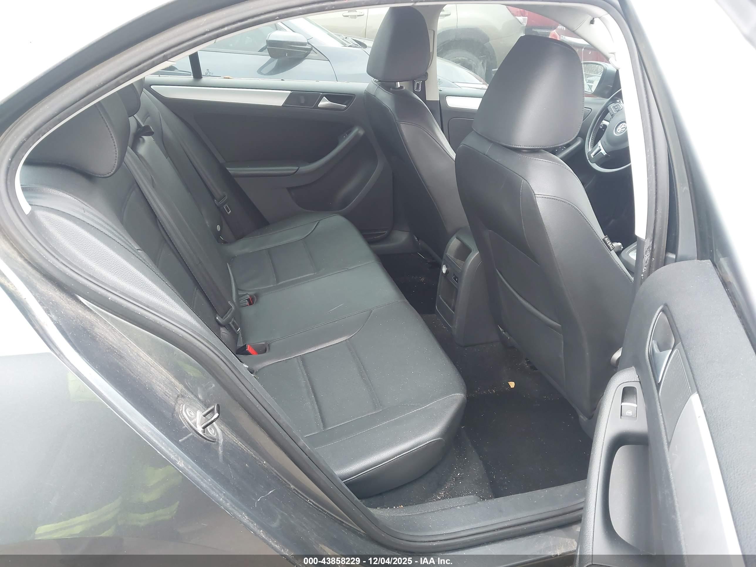 VOLKSWAGEN JETTA image 8