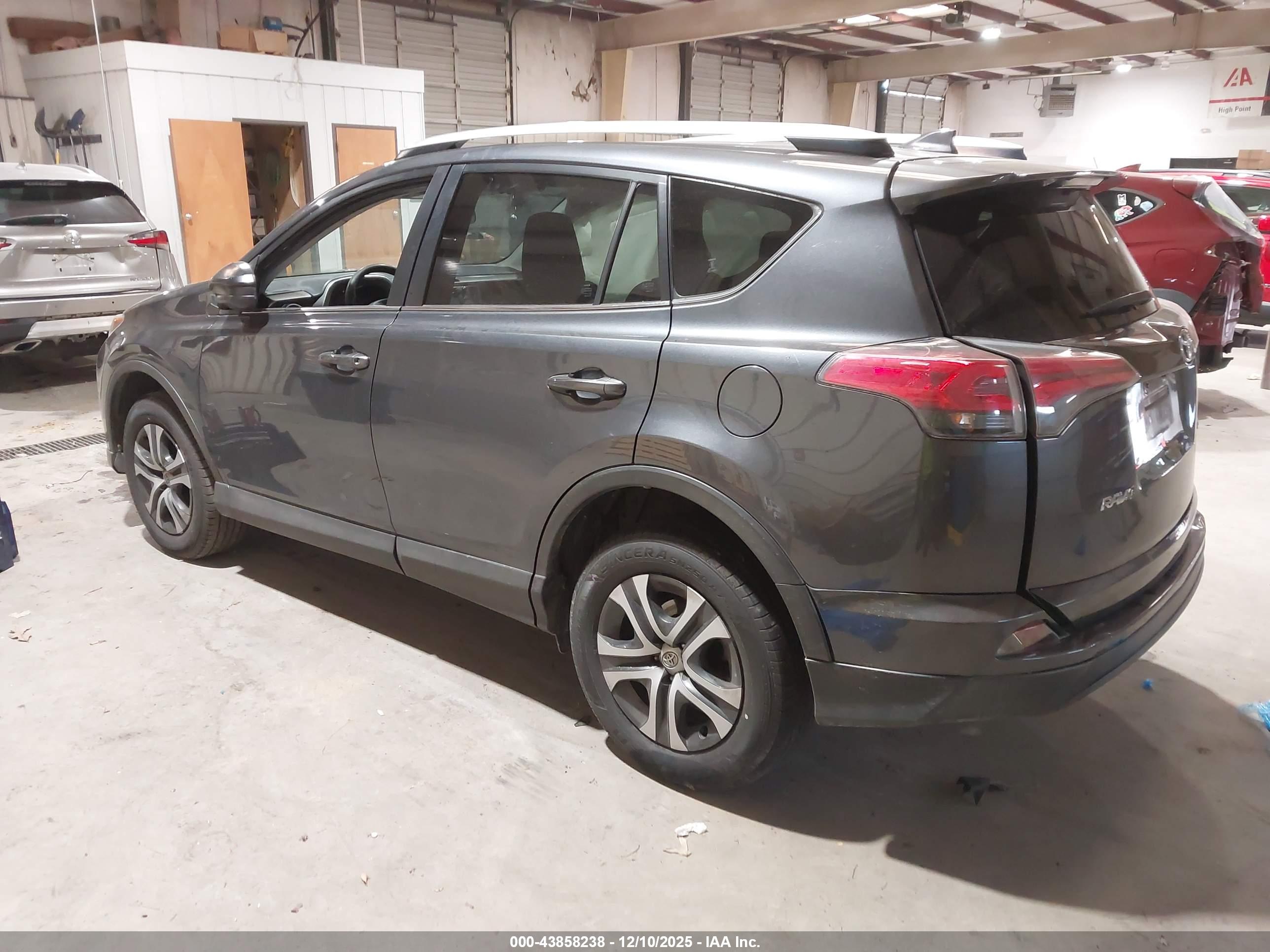 TOYOTA RAV4 image 3