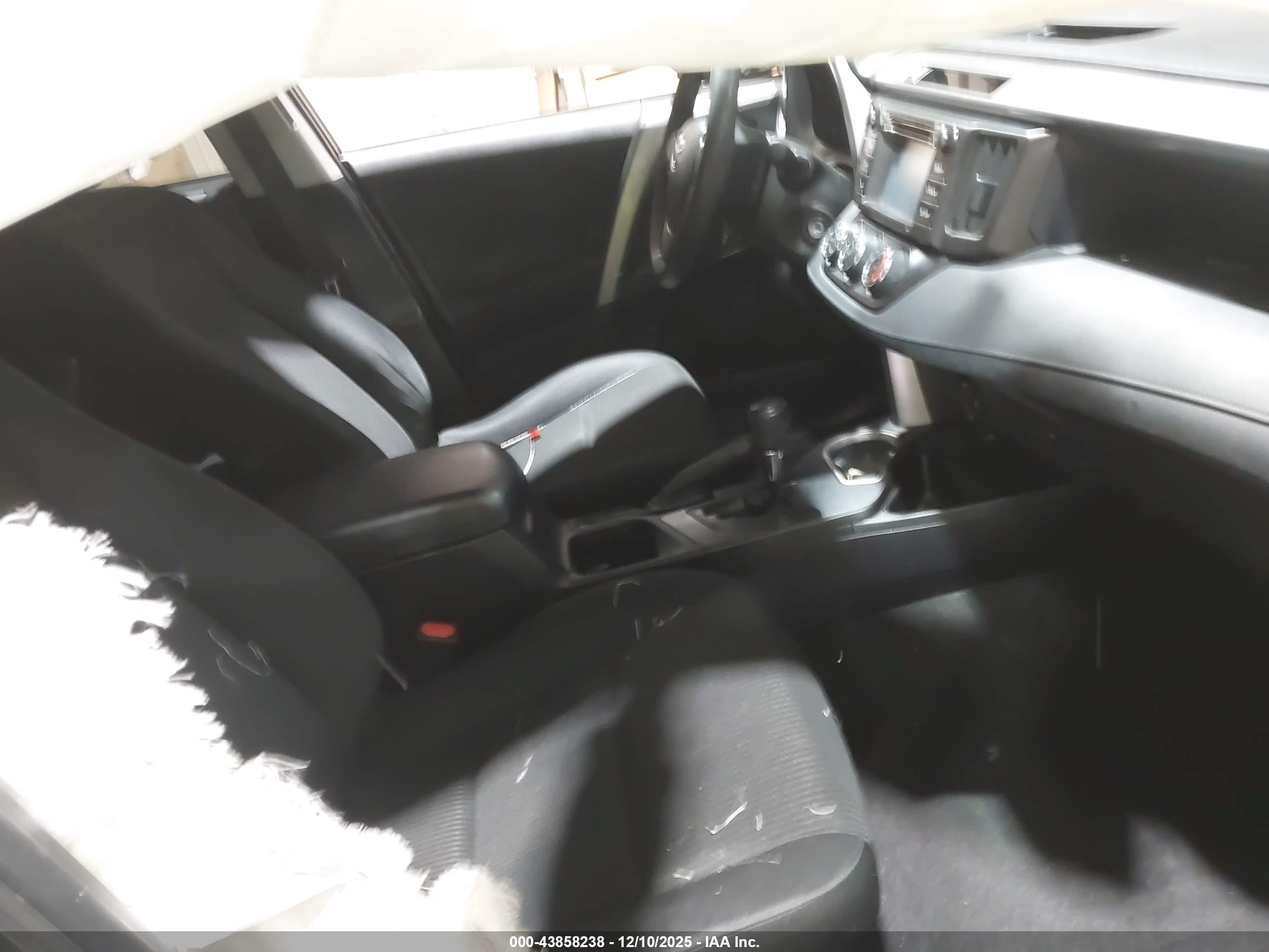 TOYOTA RAV4 image 5