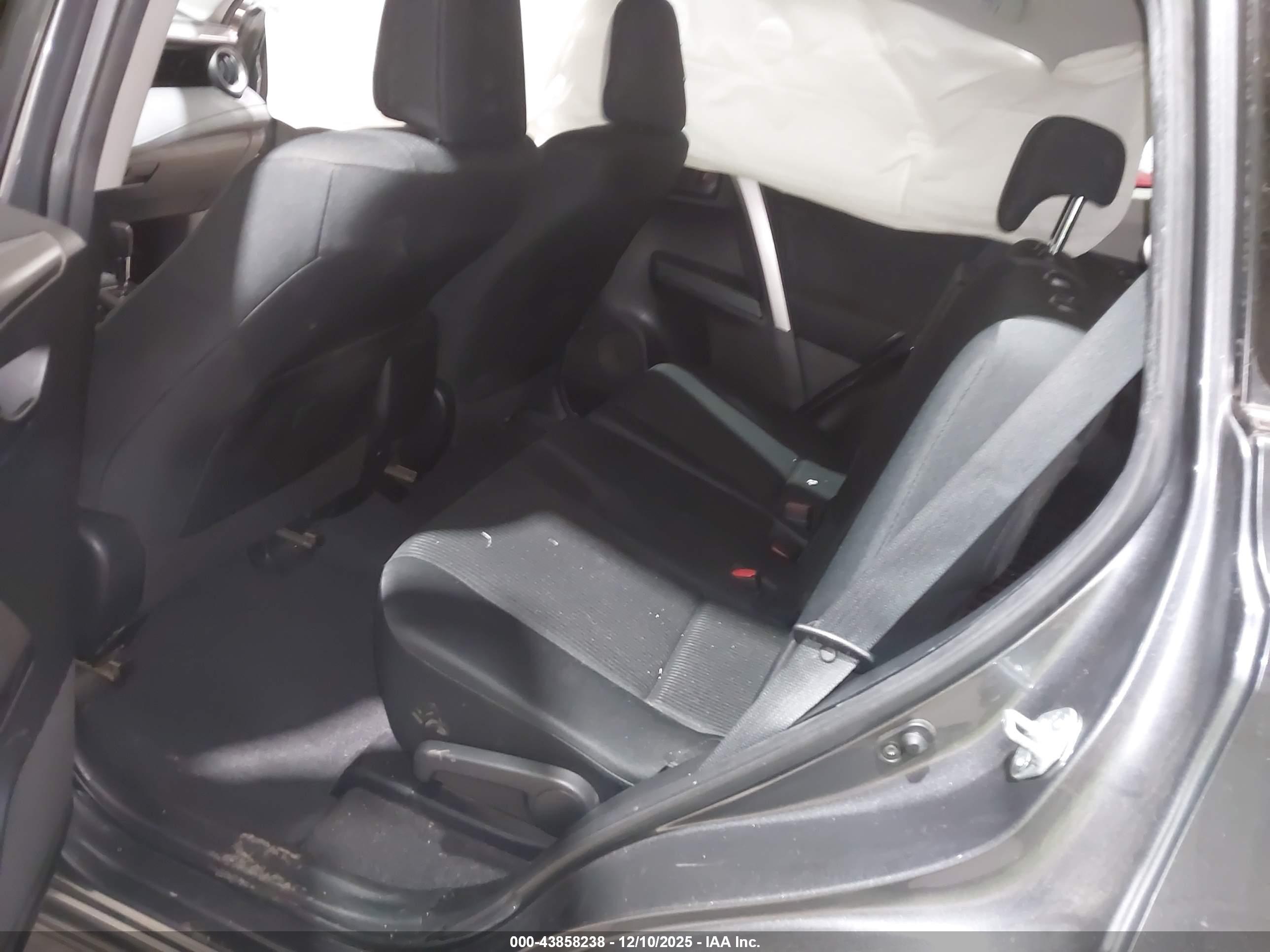 TOYOTA RAV4 image 8