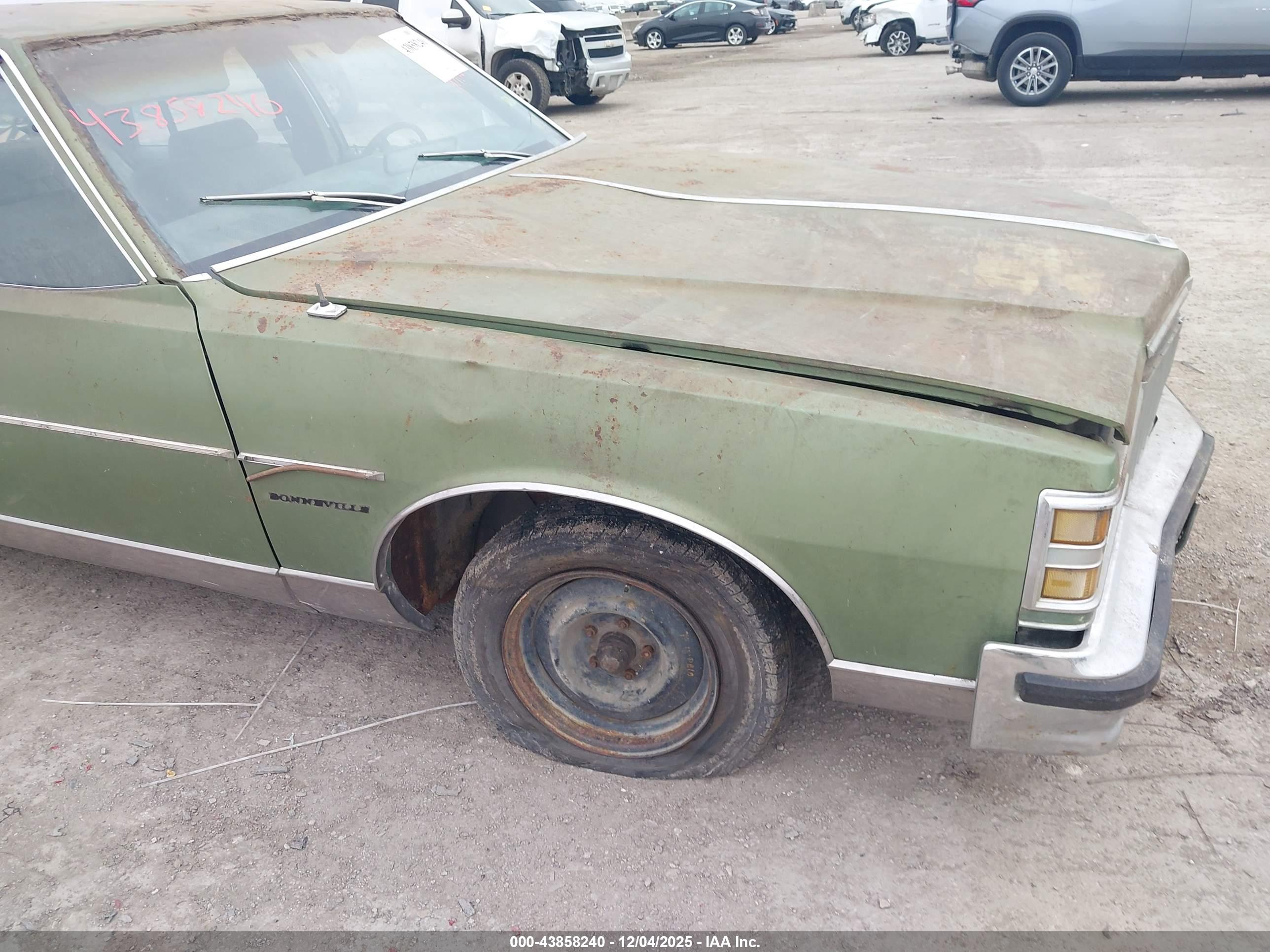 PONTIAC BONNEVILLE image 6