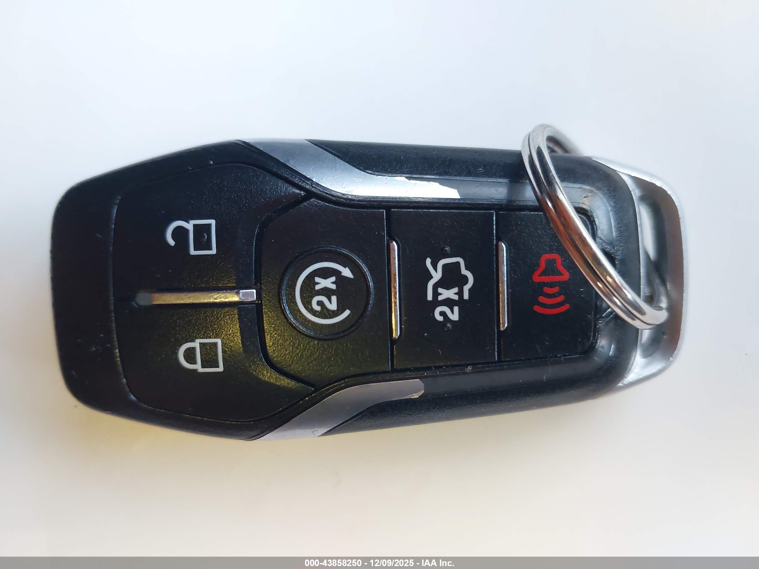 FORD FUSION image 11