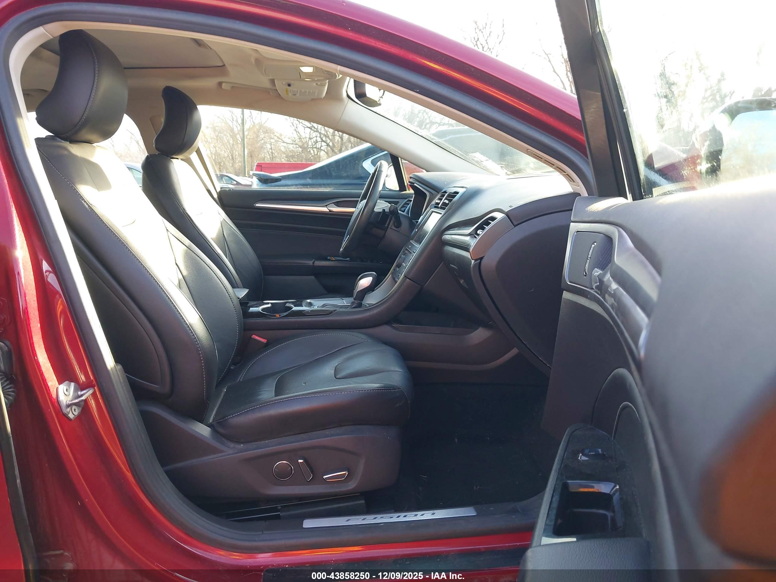 FORD FUSION image 5