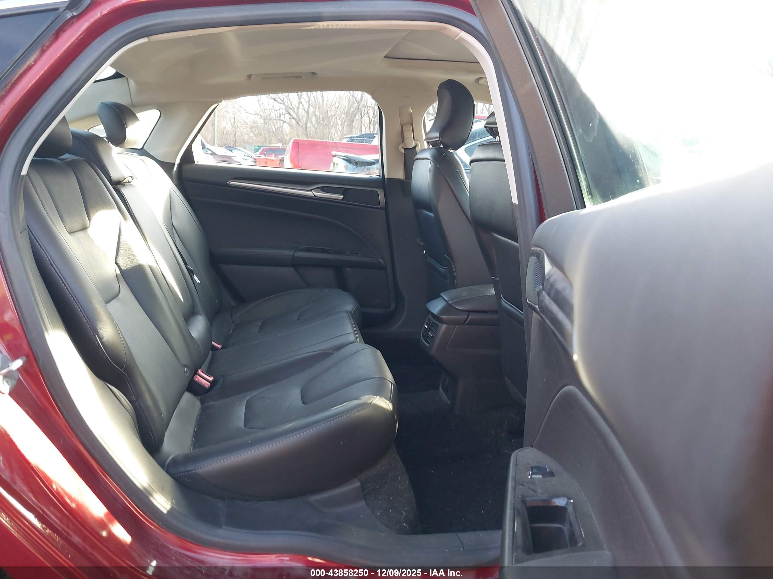 FORD FUSION image 8