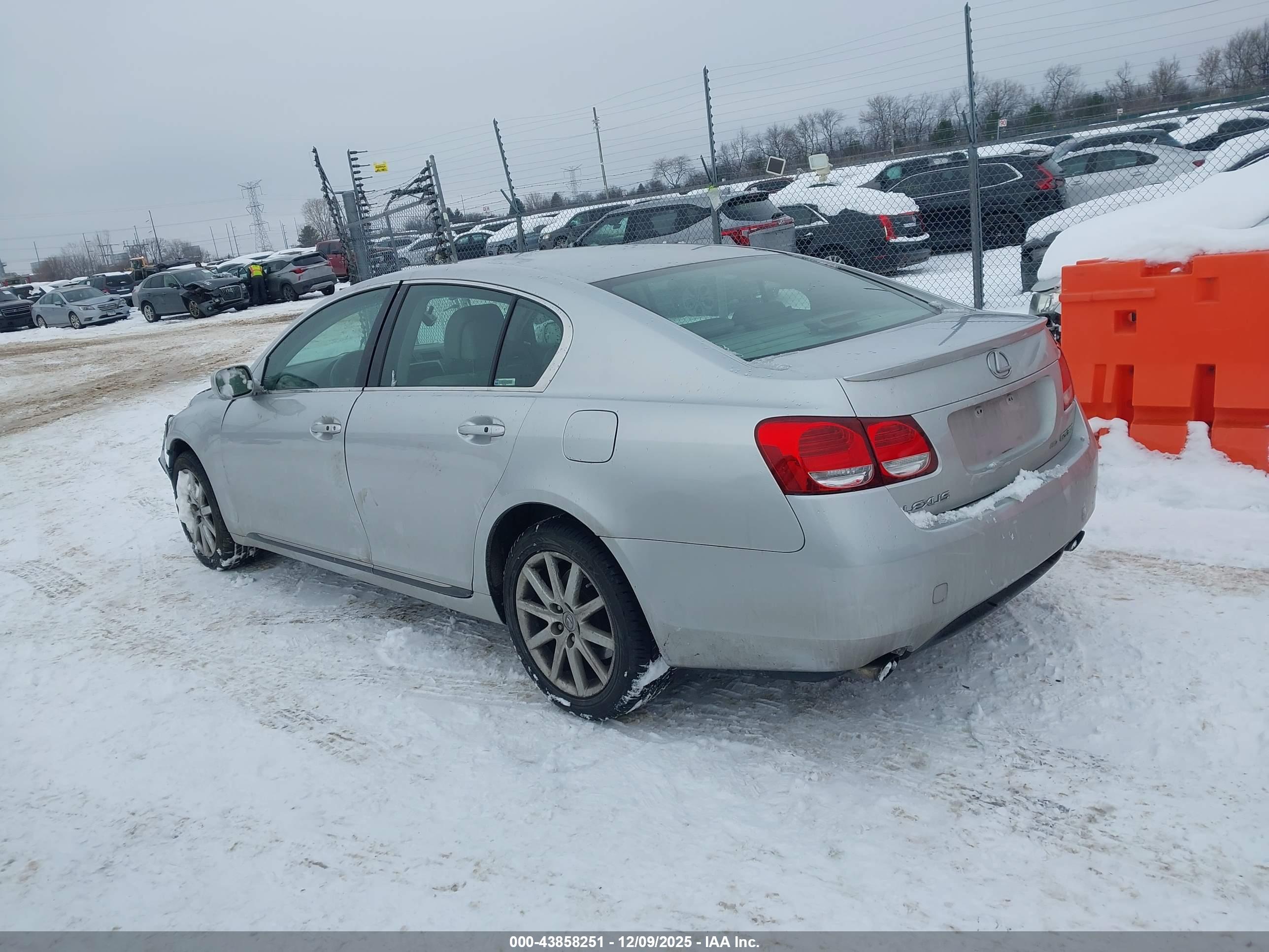 LEXUS GS image 3