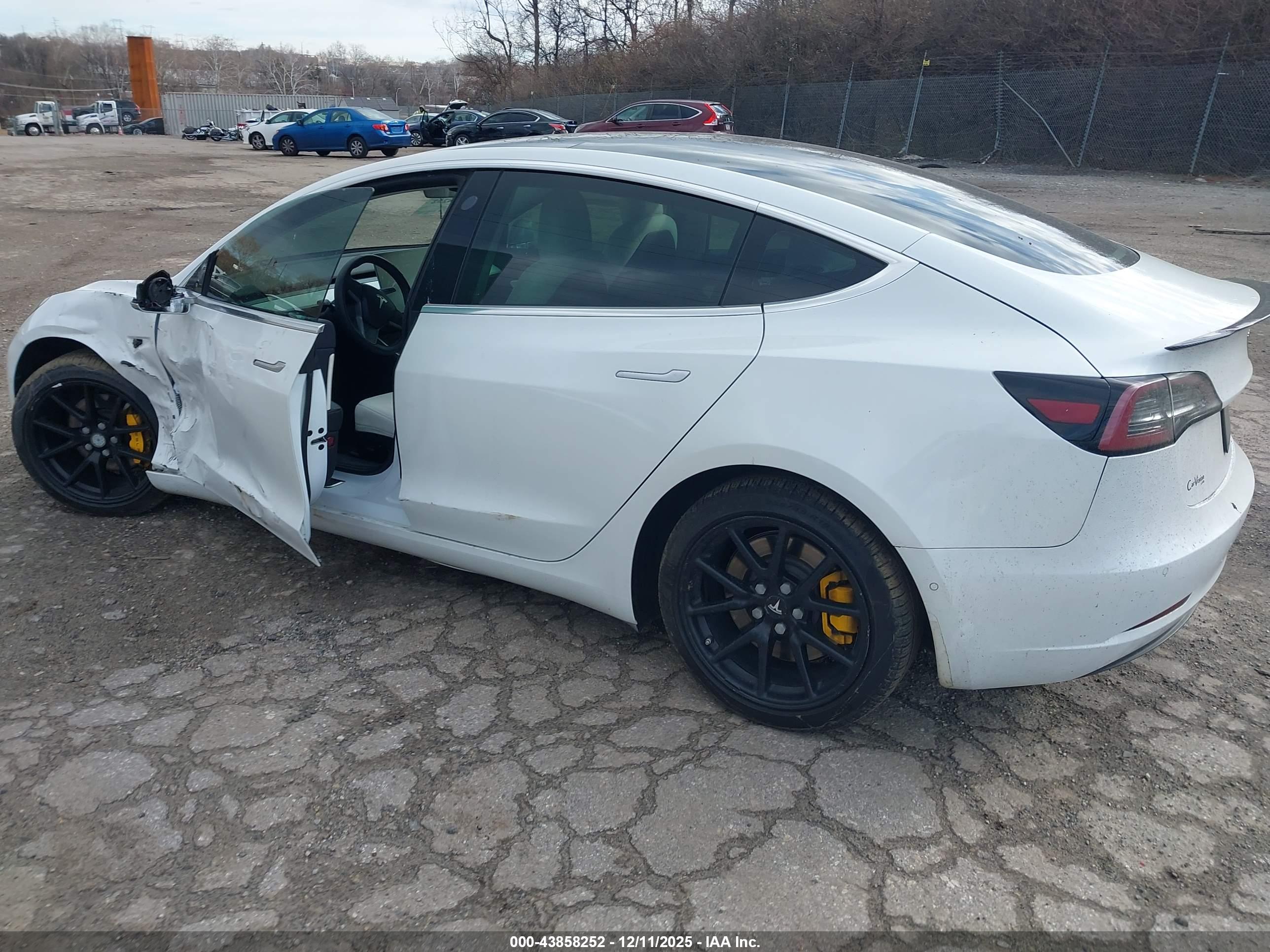 TESLA MODEL image 3