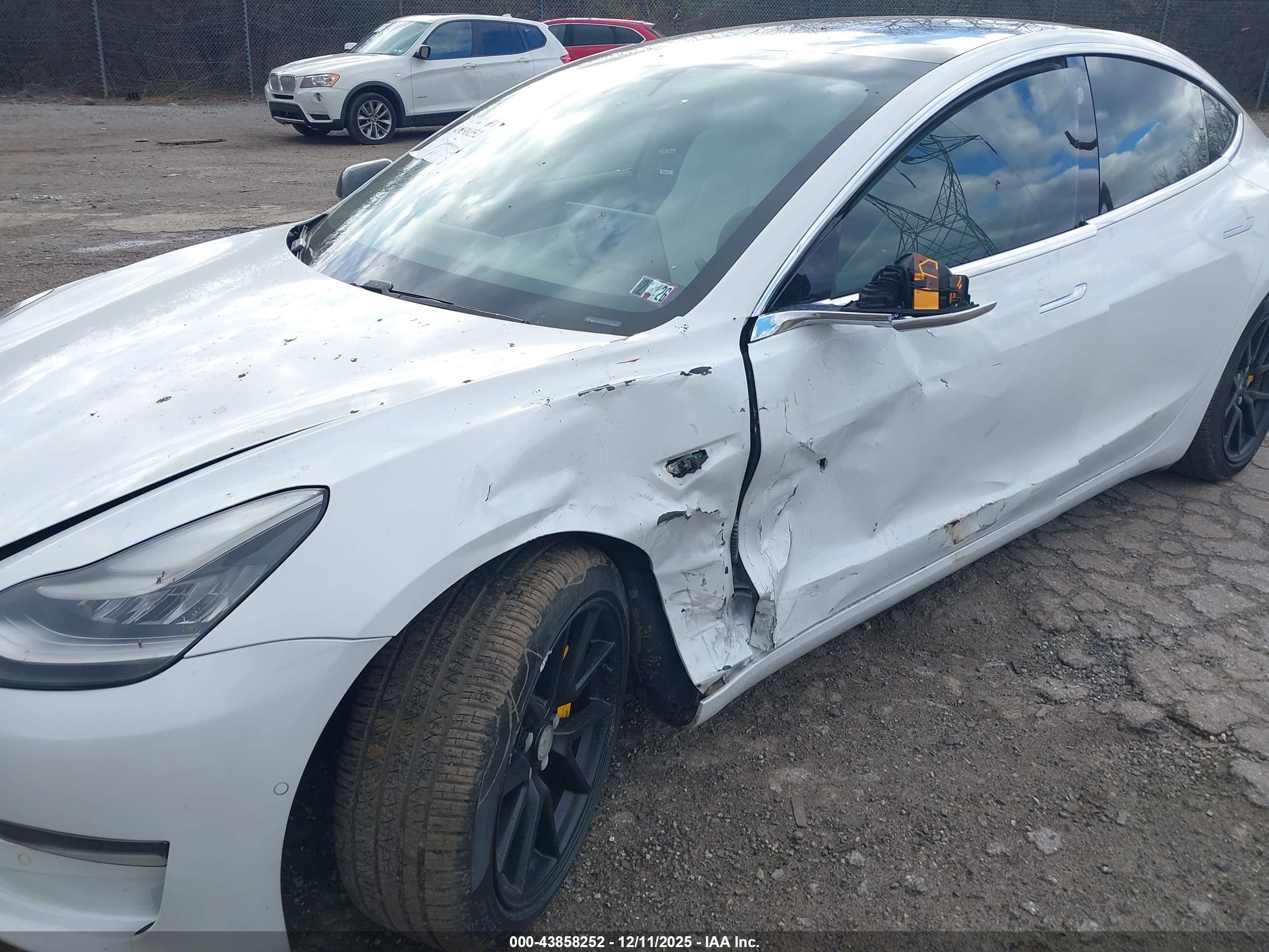 TESLA MODEL image 6