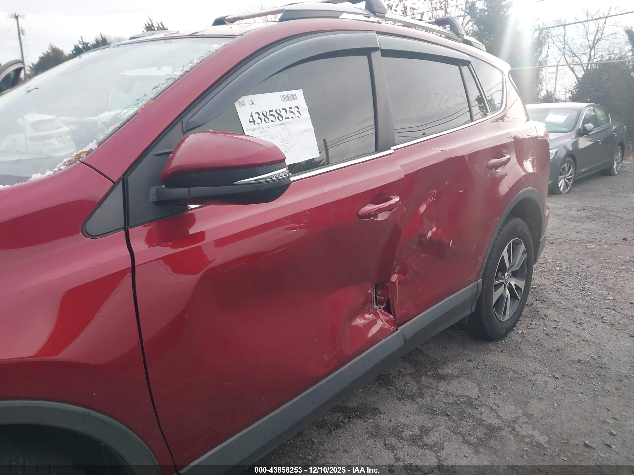 TOYOTA RAV4 image 6