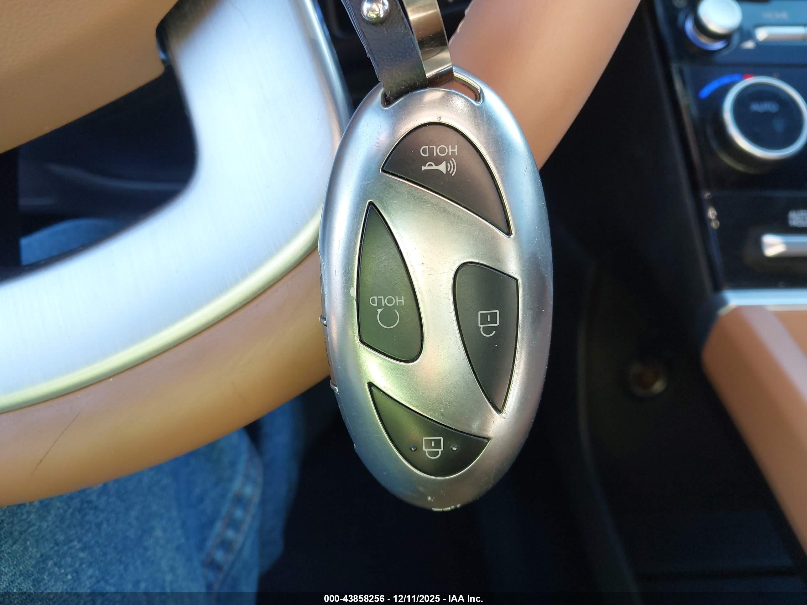HYUNDAI SANTA image 11