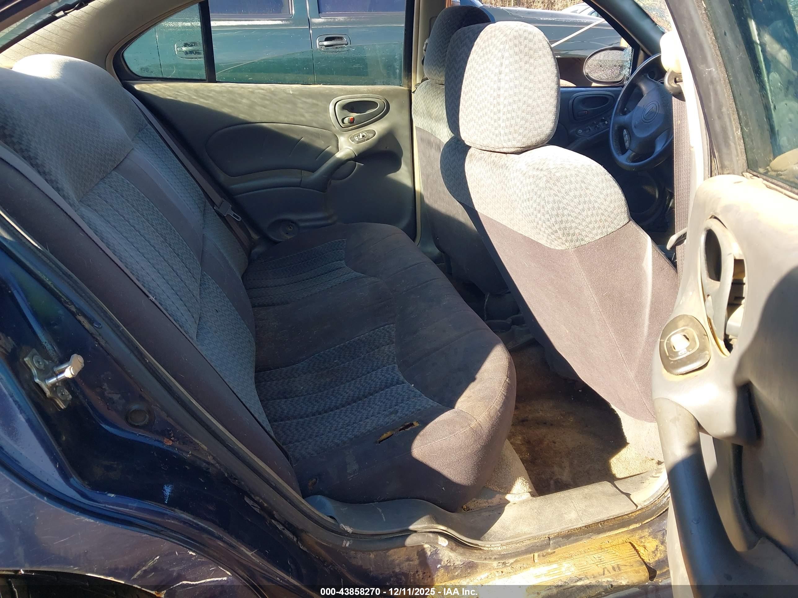 PONTIAC GRAND image 8