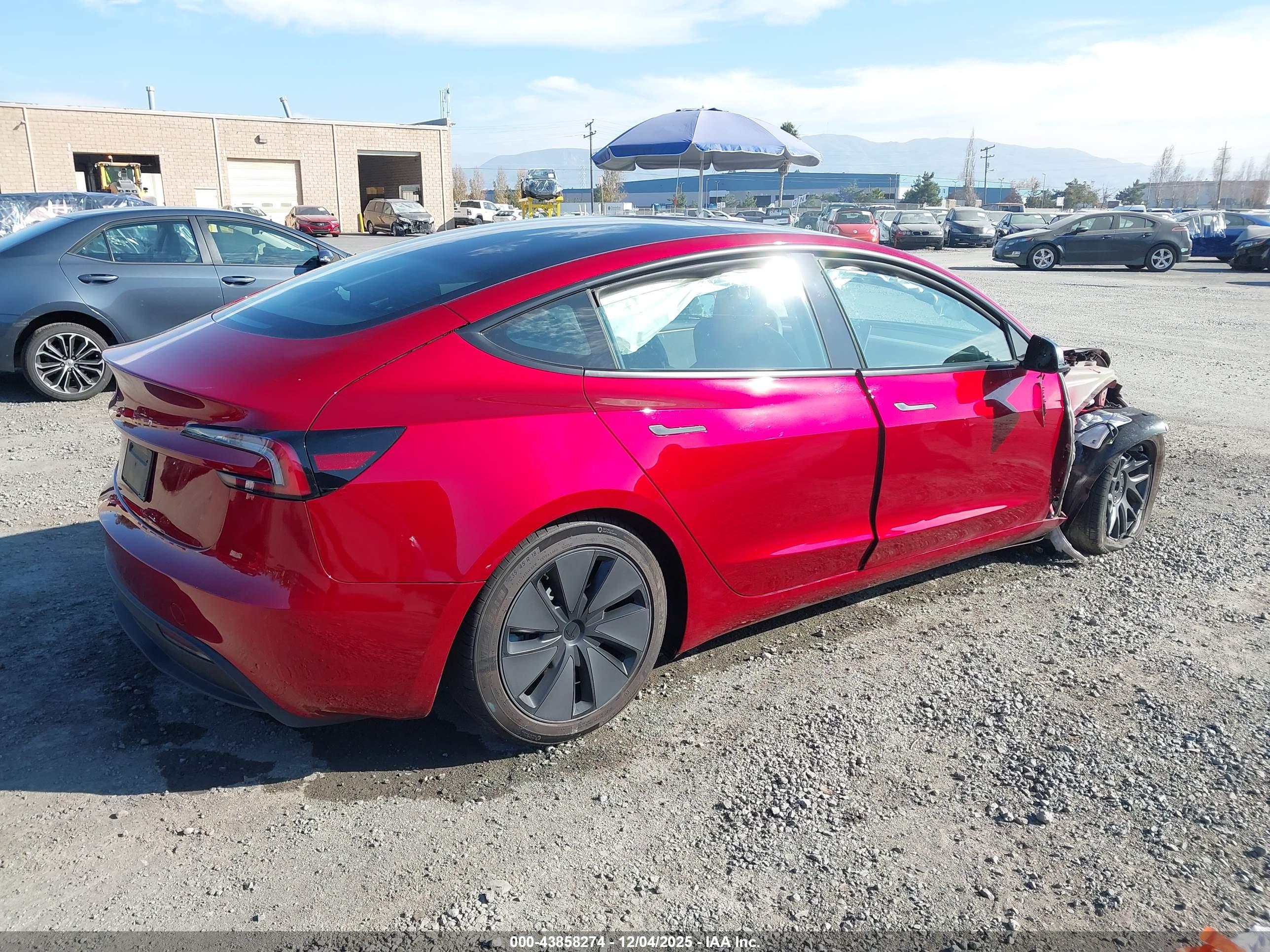 TESLA MODEL image 4