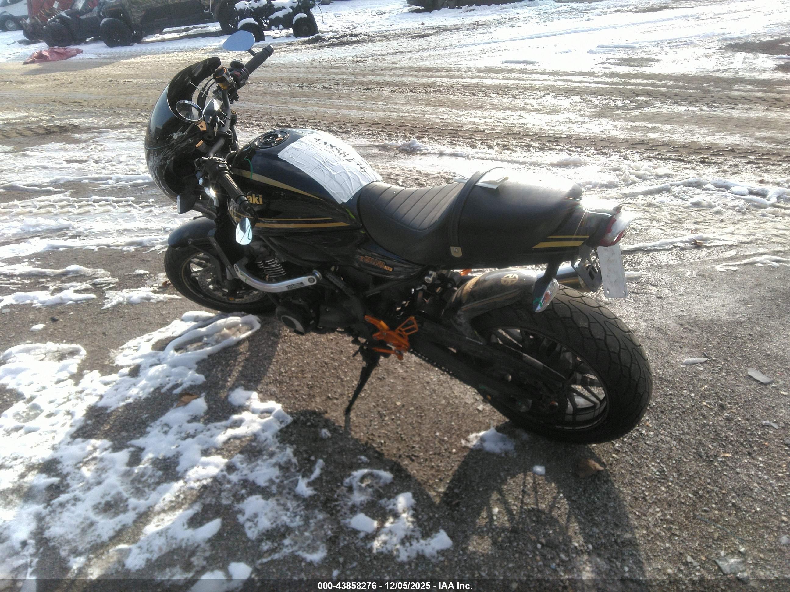 KAWASAKI ZR900 image 3