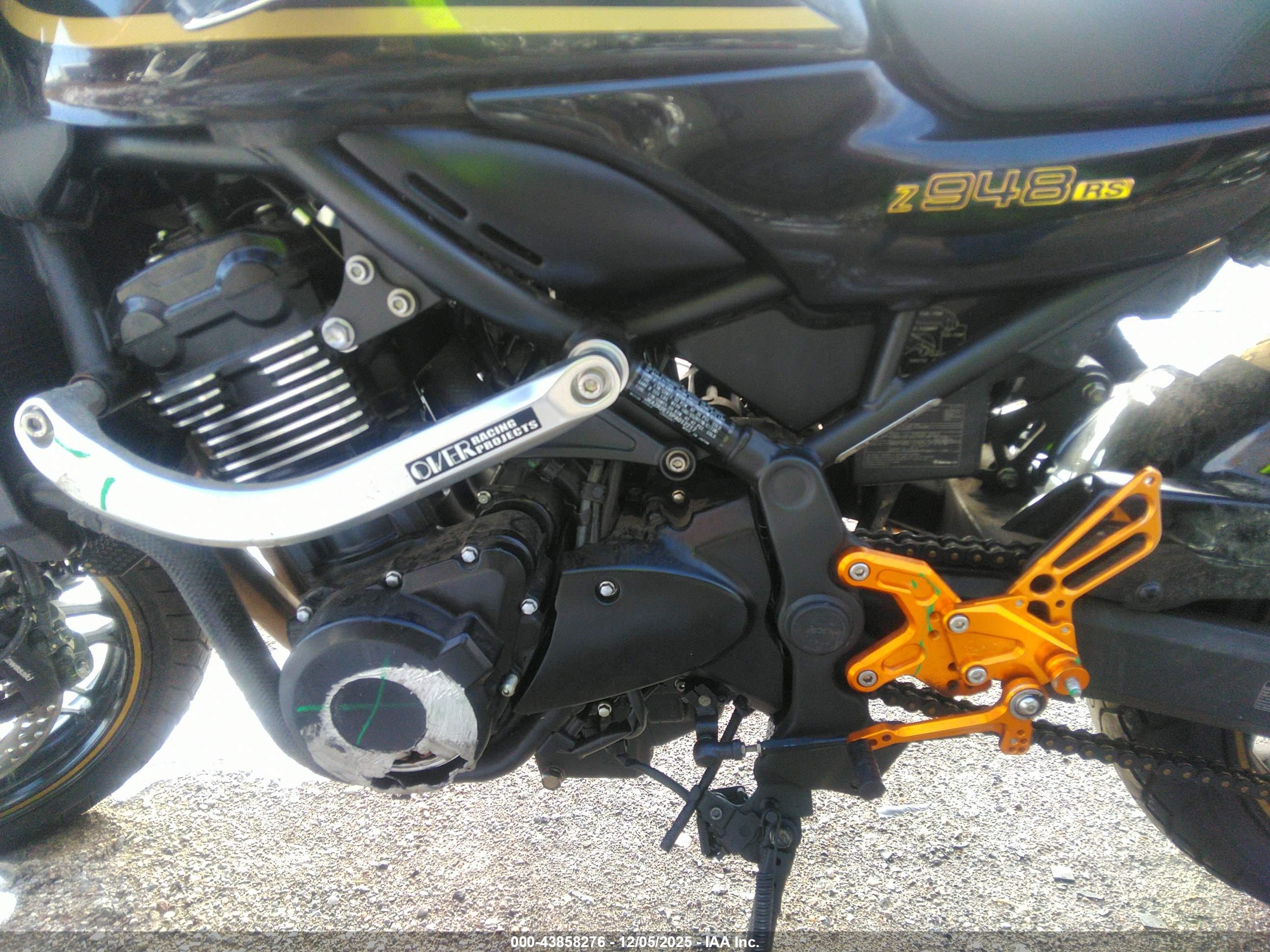 KAWASAKI ZR900 image 9