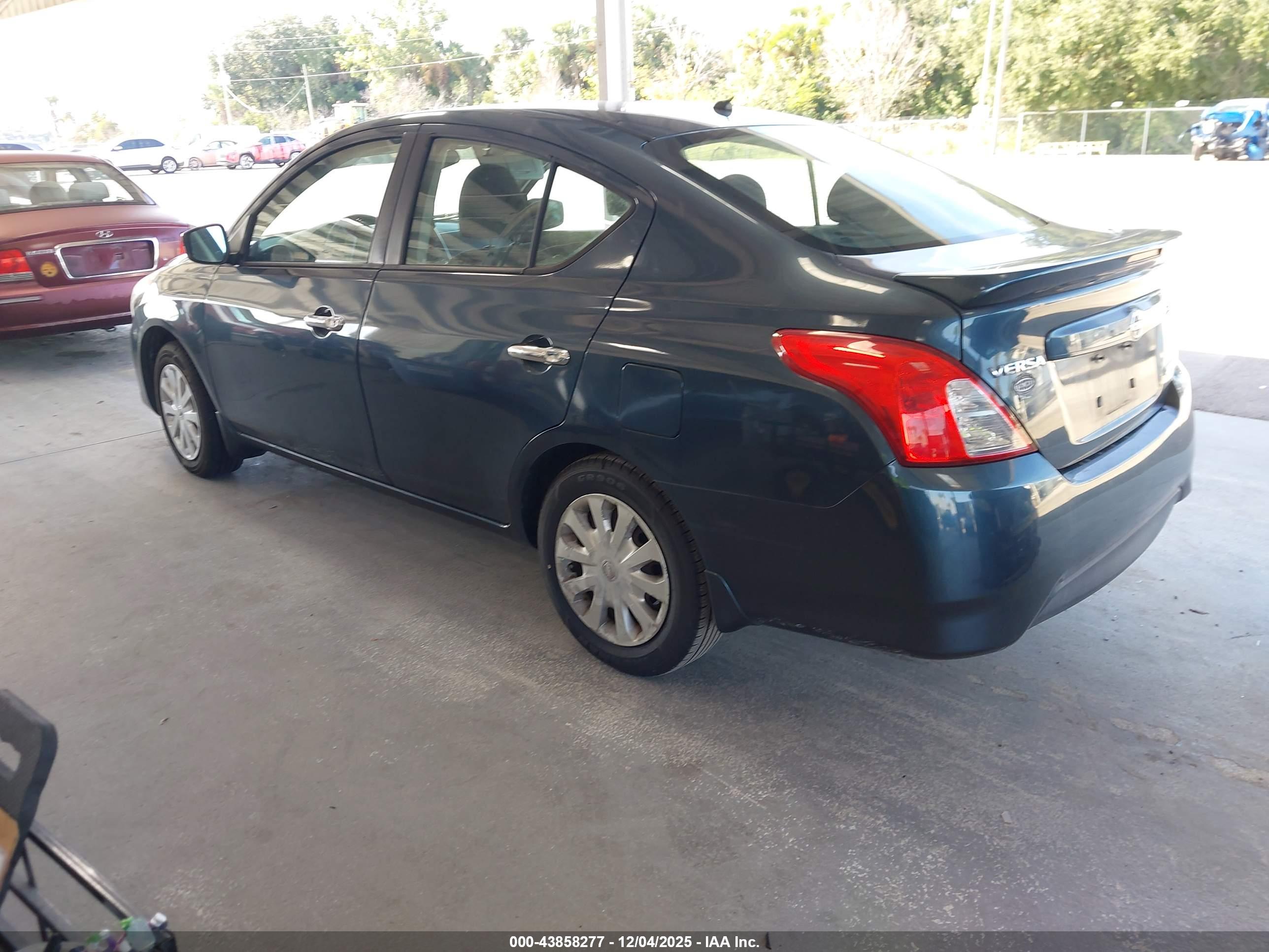 NISSAN VERSA image 3